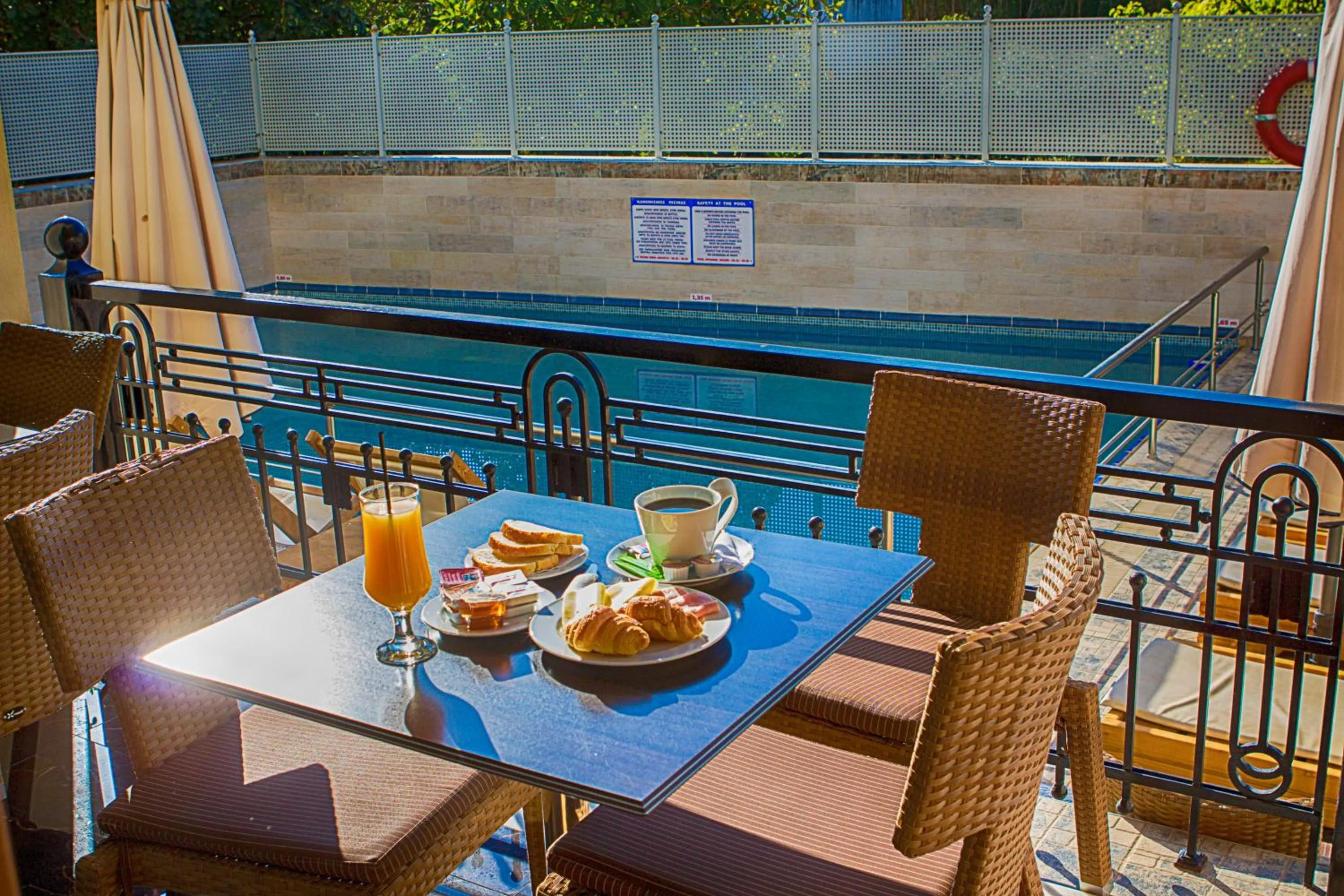 Breakfast in Anthena Studios