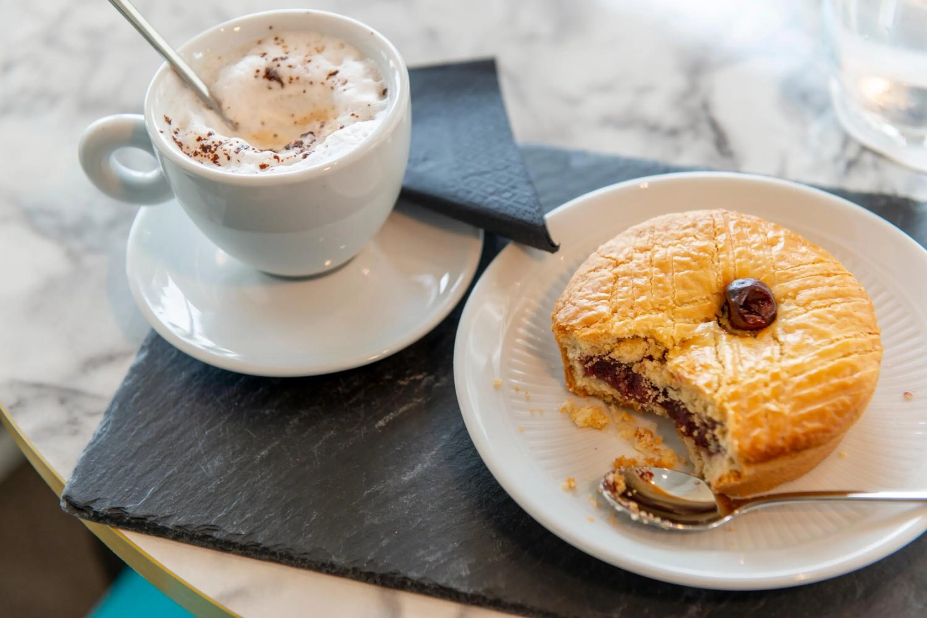 Lounge or bar in Hotel Plaza Biarritz Plage - Handwritten Collection