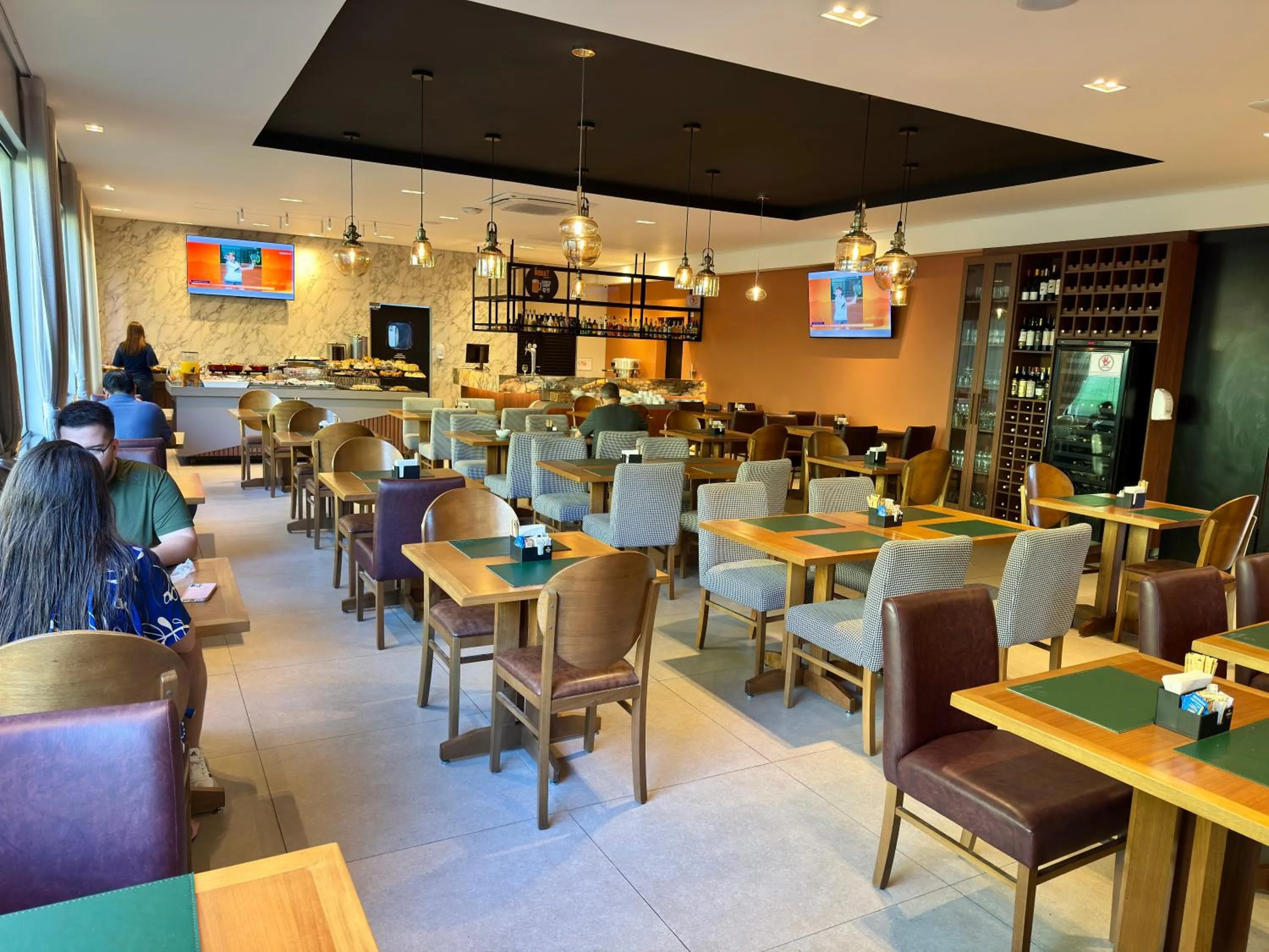 Restaurant/places to eat in Graal Inn Mairiporã