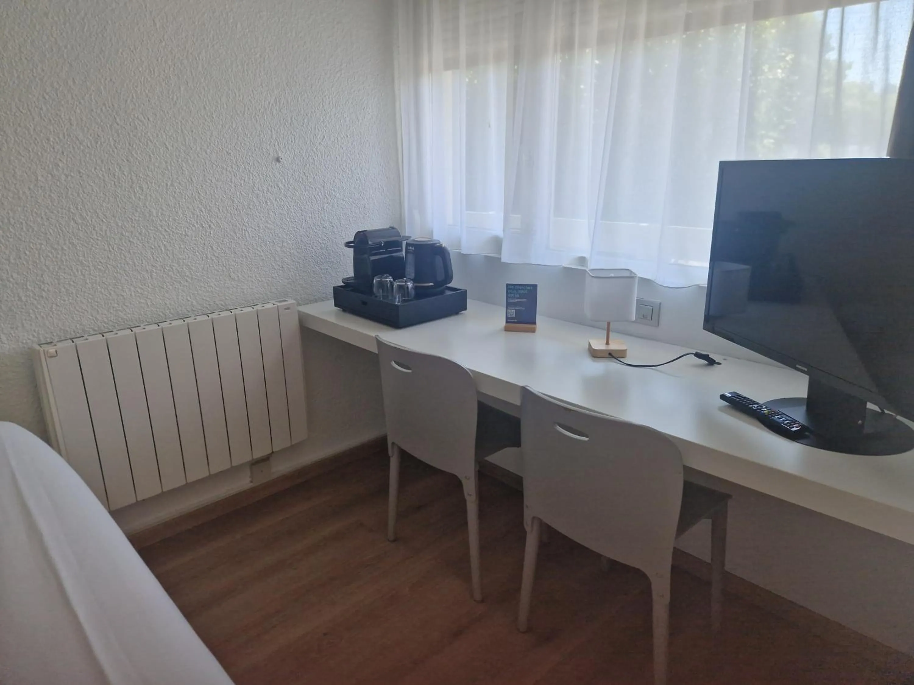 Coffee/tea facilities in Campanile Saint Quentin