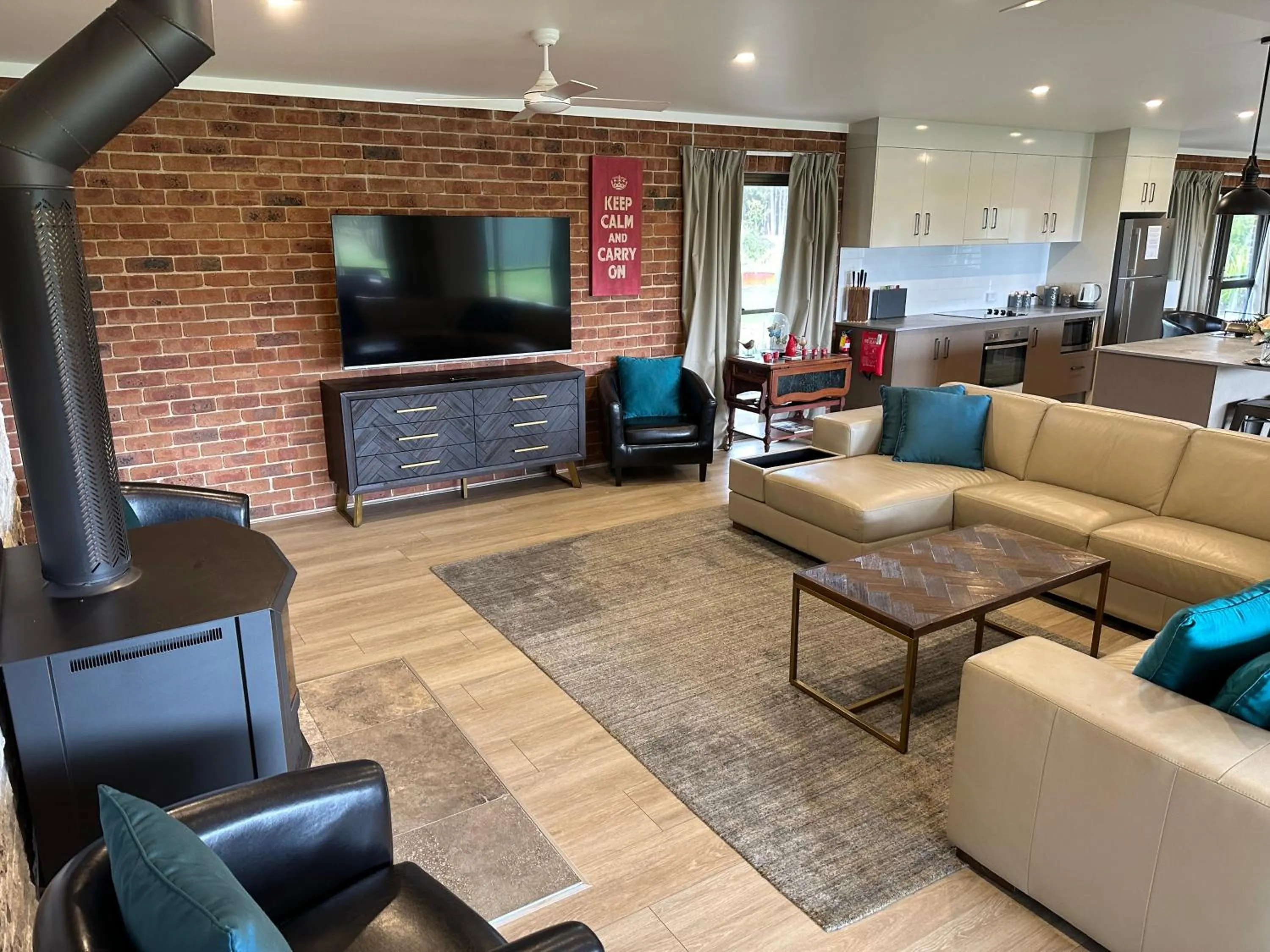 Communal lounge/ TV room in Woolshed Hill Estate