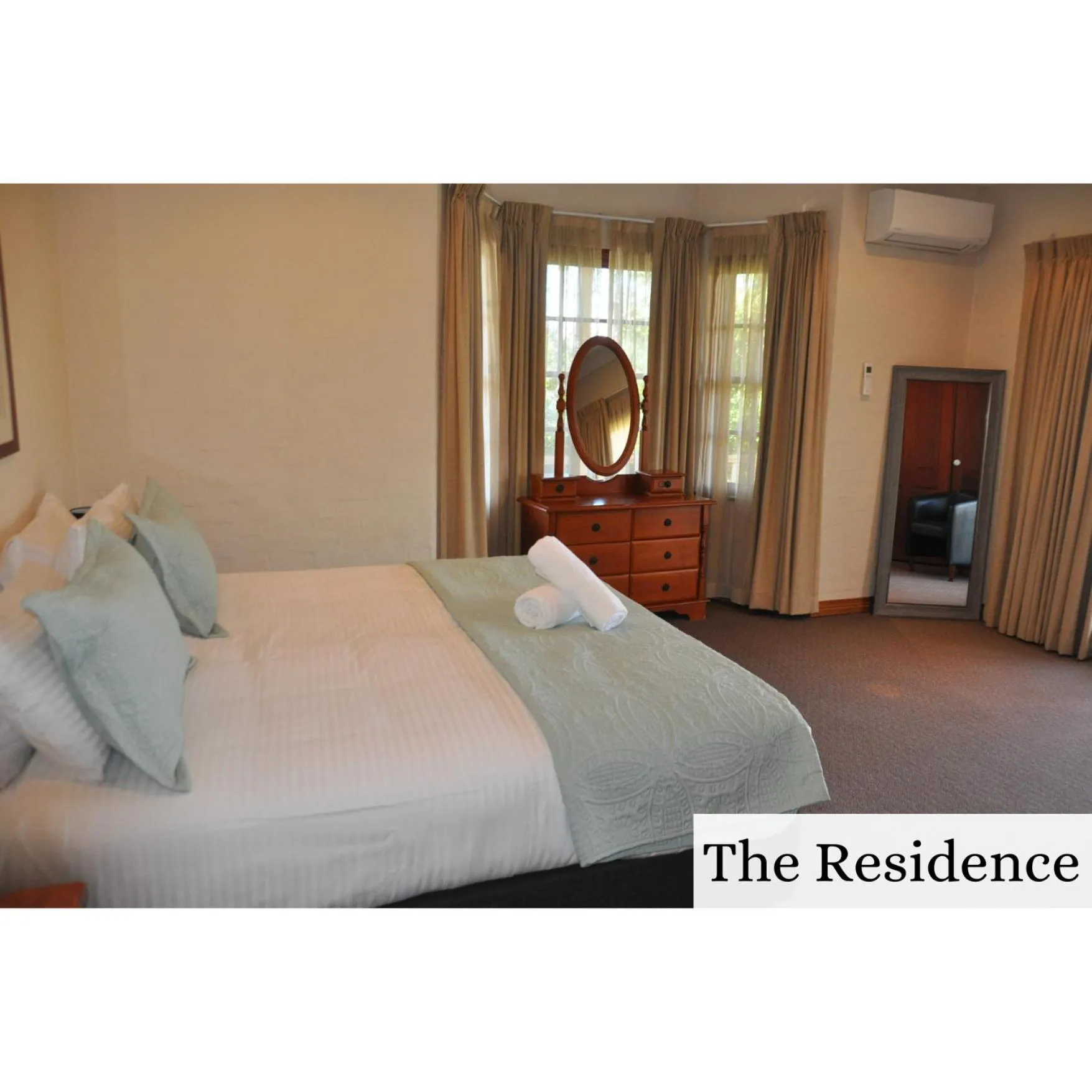 Photo of the whole room, Bed in Woolshed Hill Estate