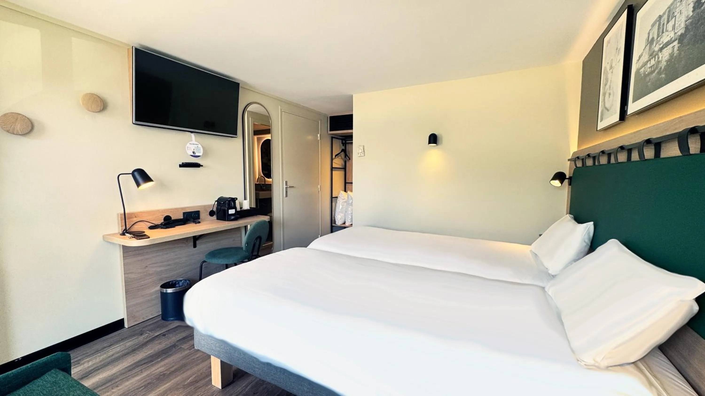 Bed in Campanile Clermont Ferrand - Le Brezet