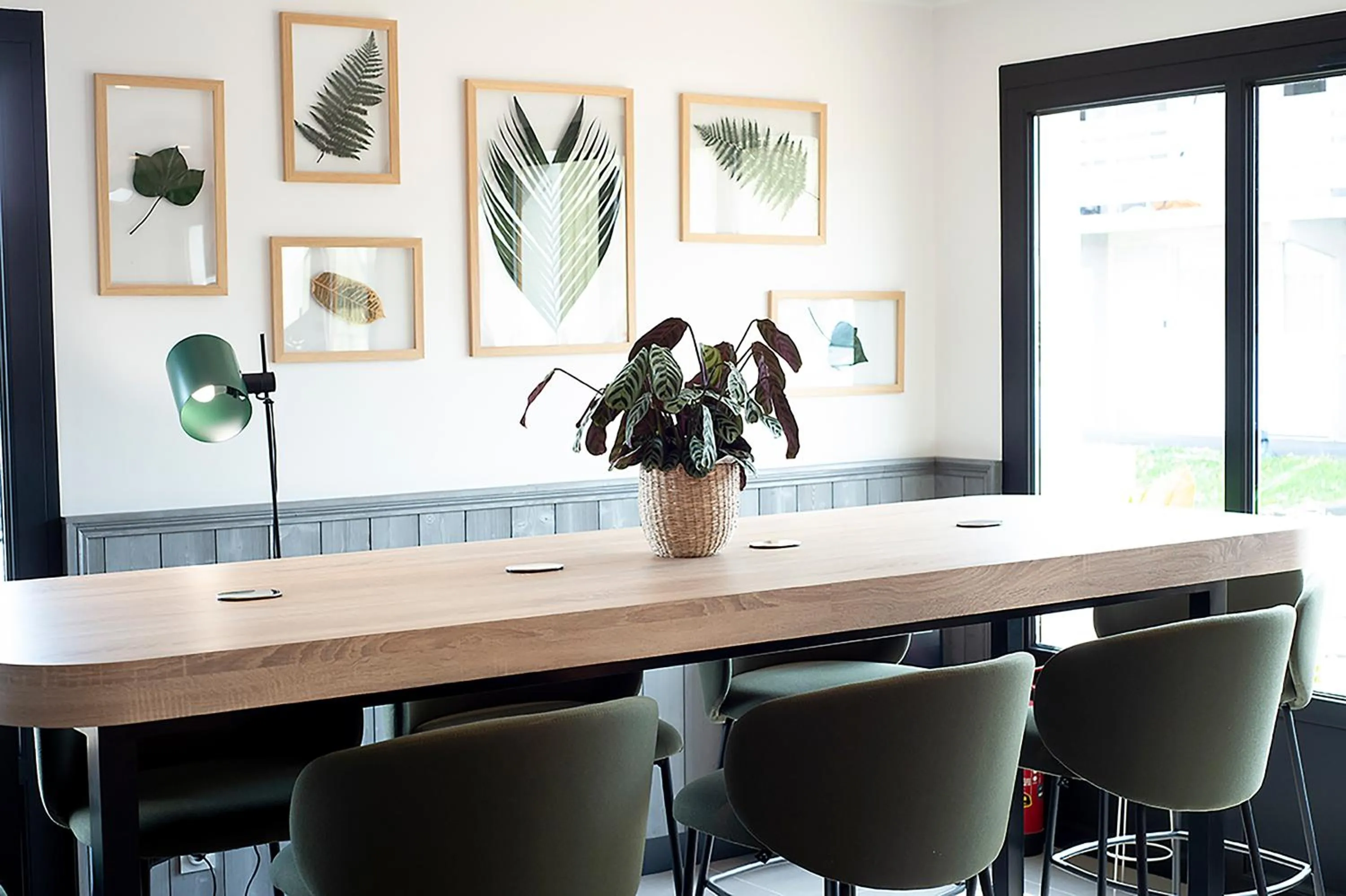 Communal lounge/ TV room in Campanile Clermont Ferrand - Le Brezet