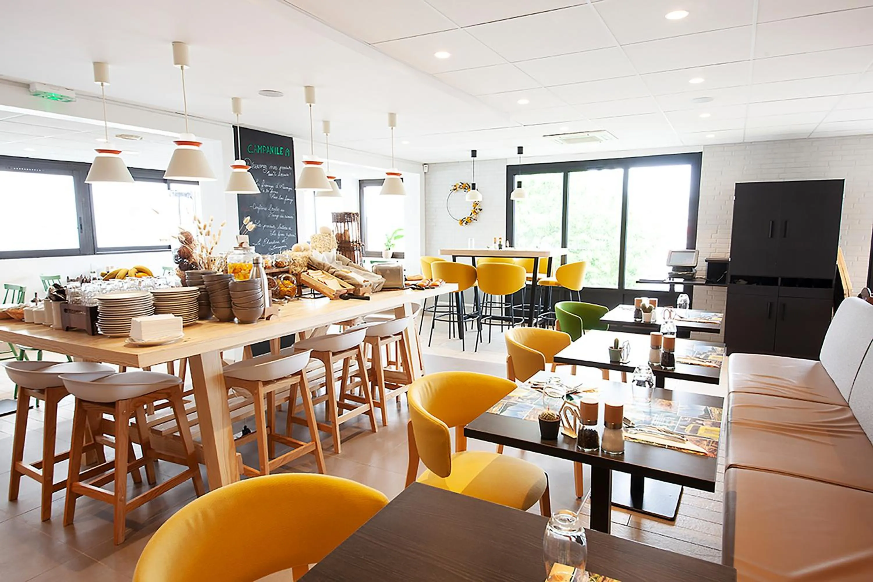 Restaurant/places to eat in Campanile Clermont Ferrand - Le Brezet