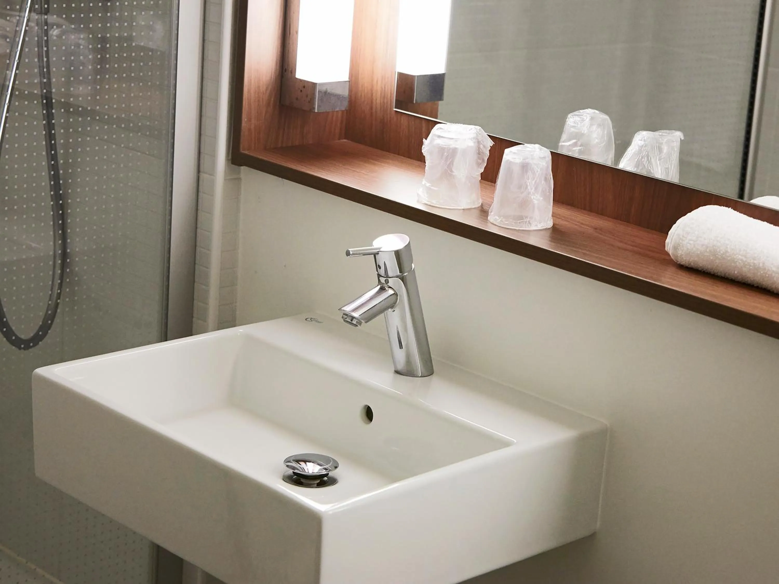 Shower in Campanile Clermont Ferrand - Le Brezet