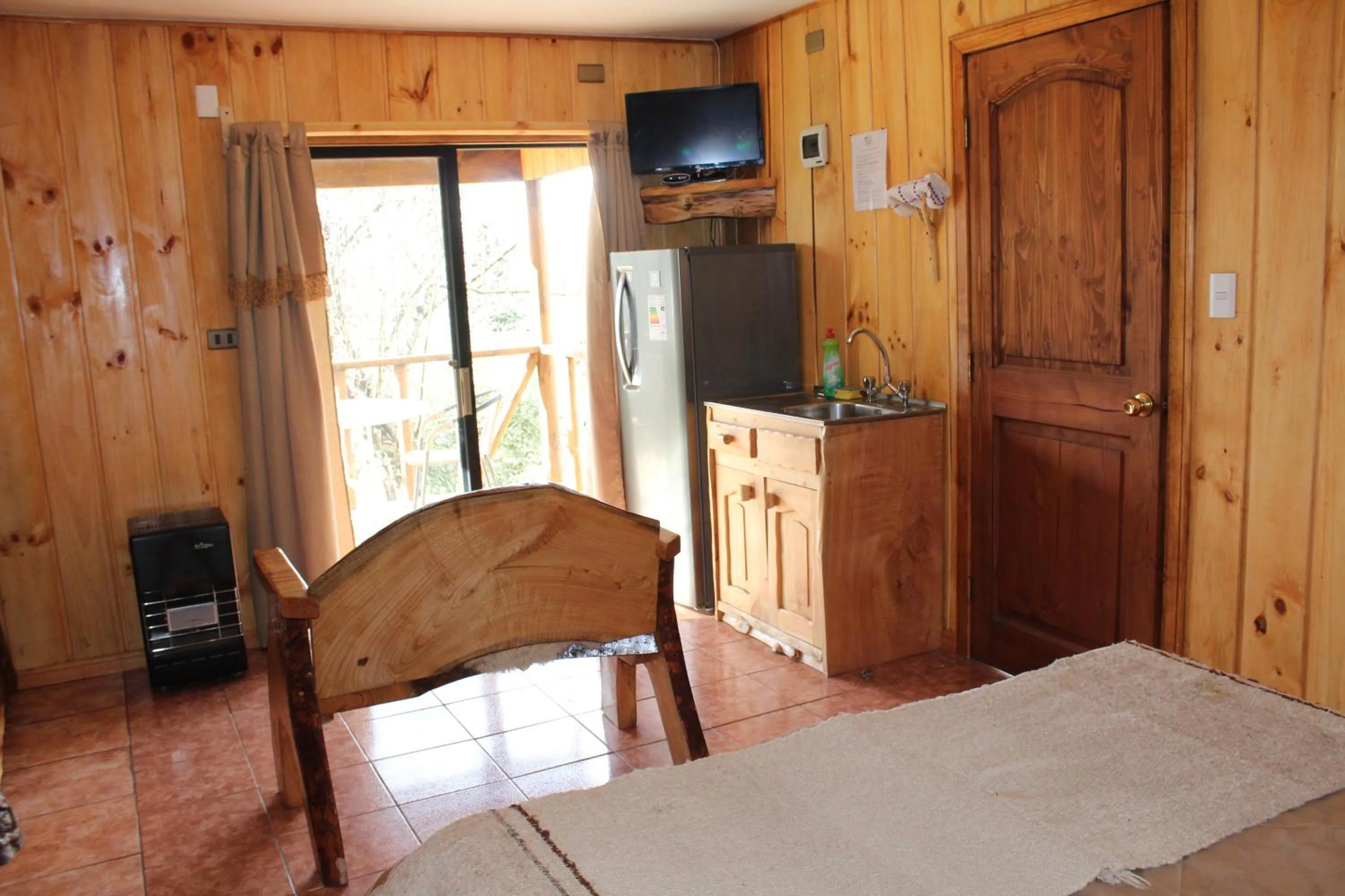 Communal lounge/ TV room, Bed in Apart hotel Puchaley Lafquen