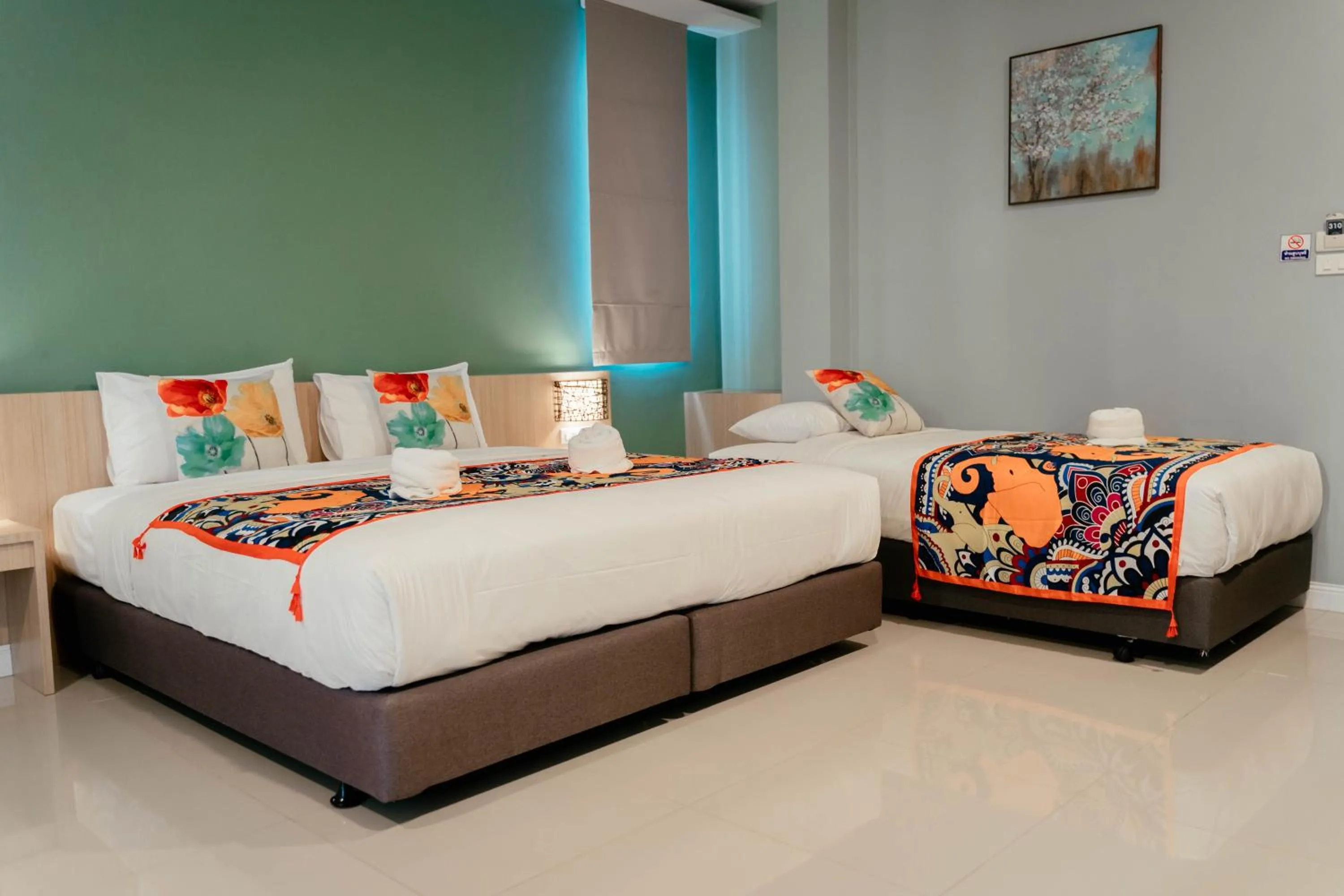 Photo of the whole room, Bed in It's me Keawanong Hotel