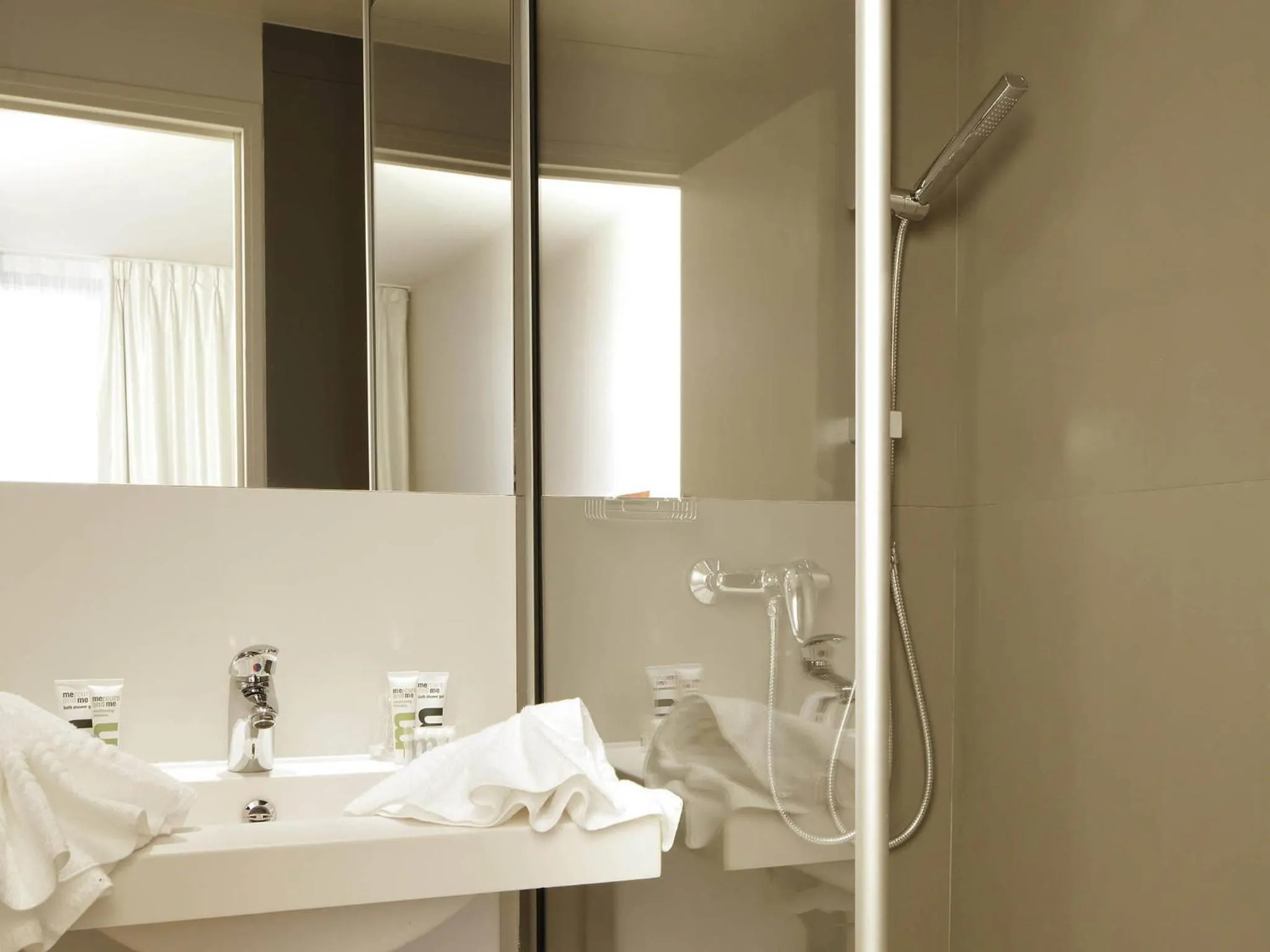 Bedroom in Mercure Paris Opéra Faubourg Montmartre