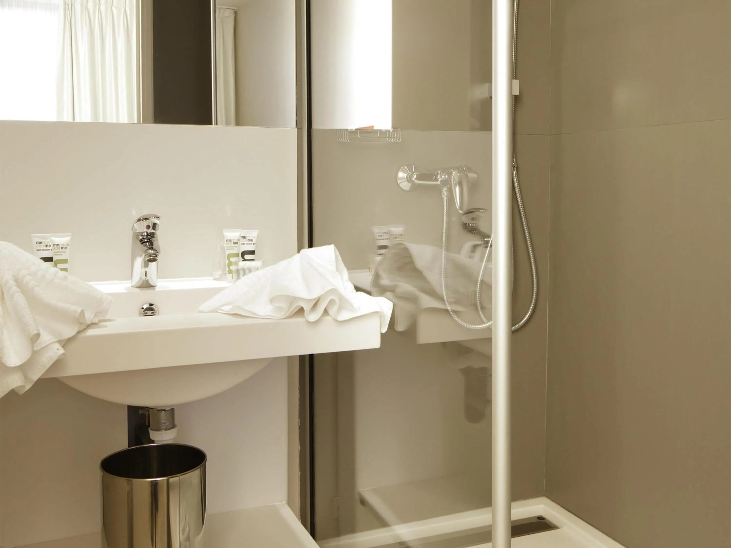 Bedroom in Mercure Paris Opéra Faubourg Montmartre