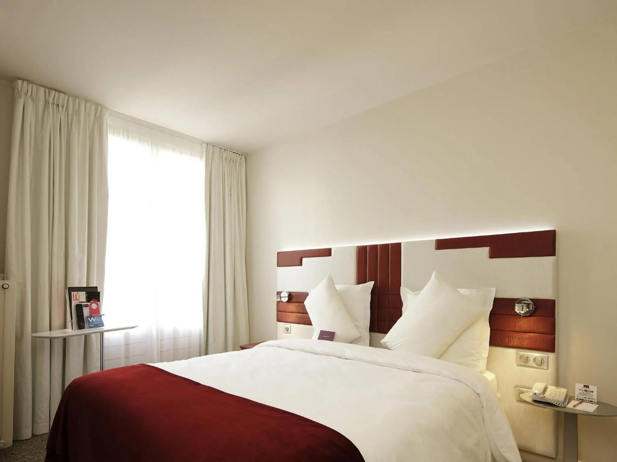 Bedroom, Bed in Mercure Paris Opéra Faubourg Montmartre