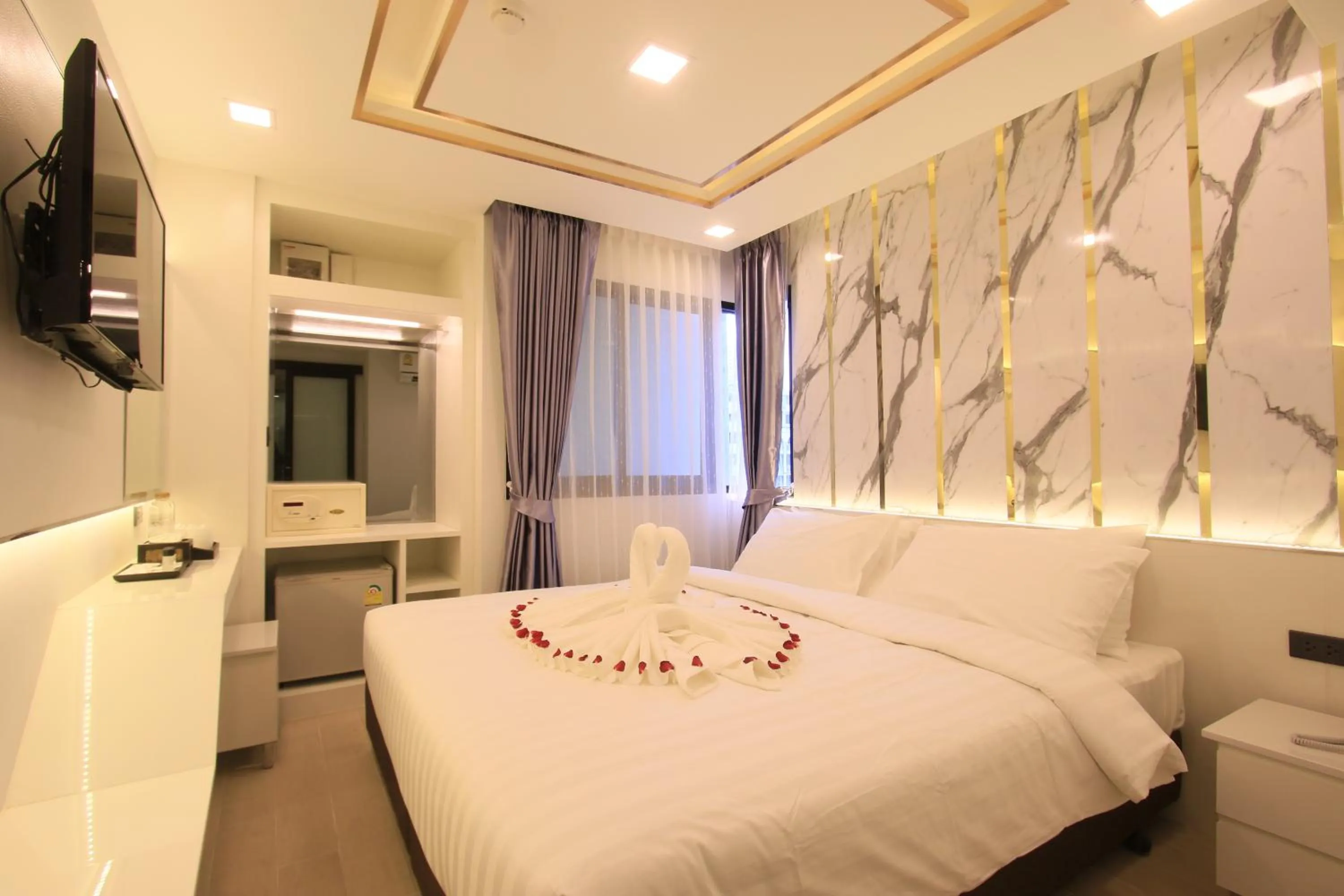 Bed in Pratunam Atrium Hotel