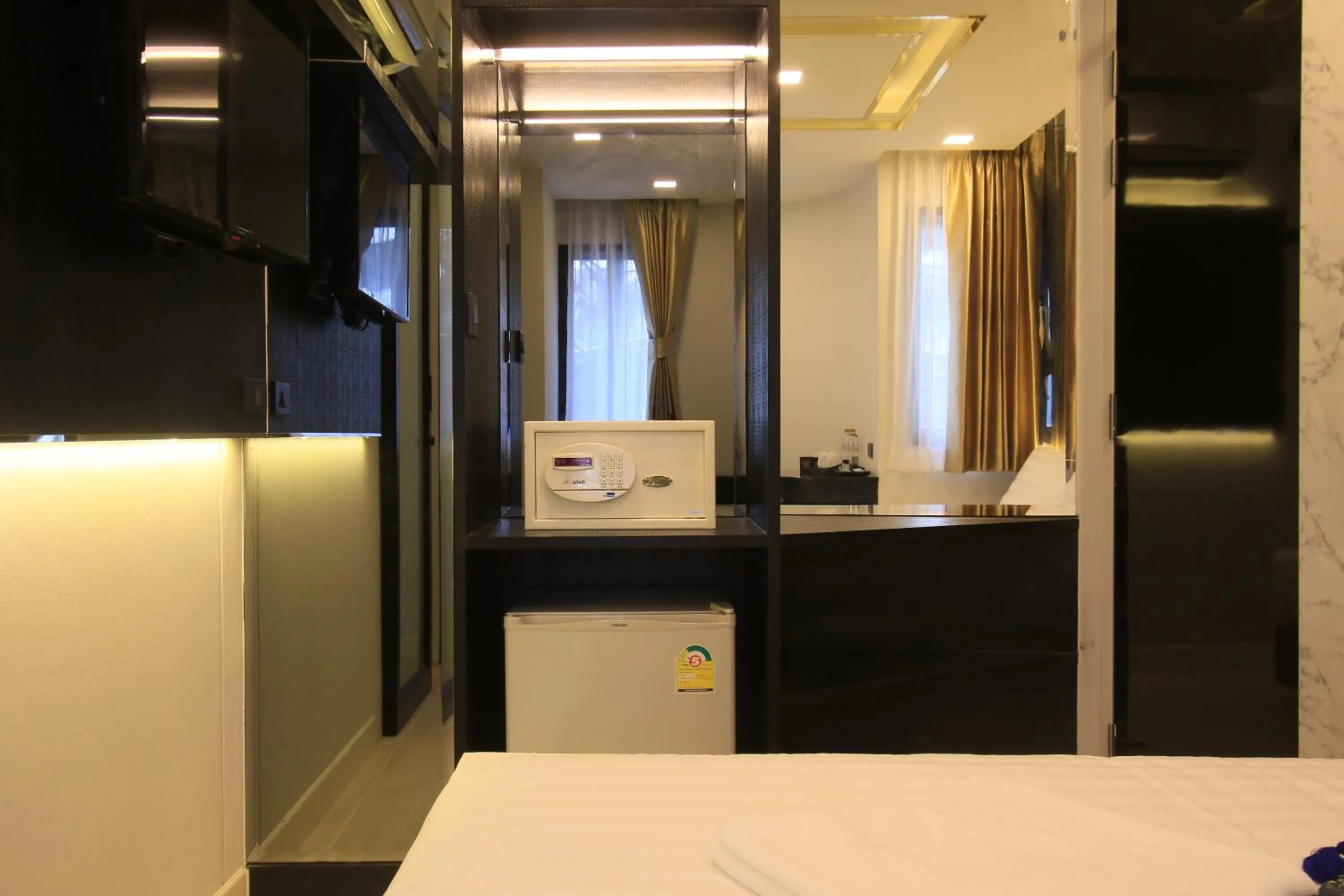 Pratunam Atrium Hotel