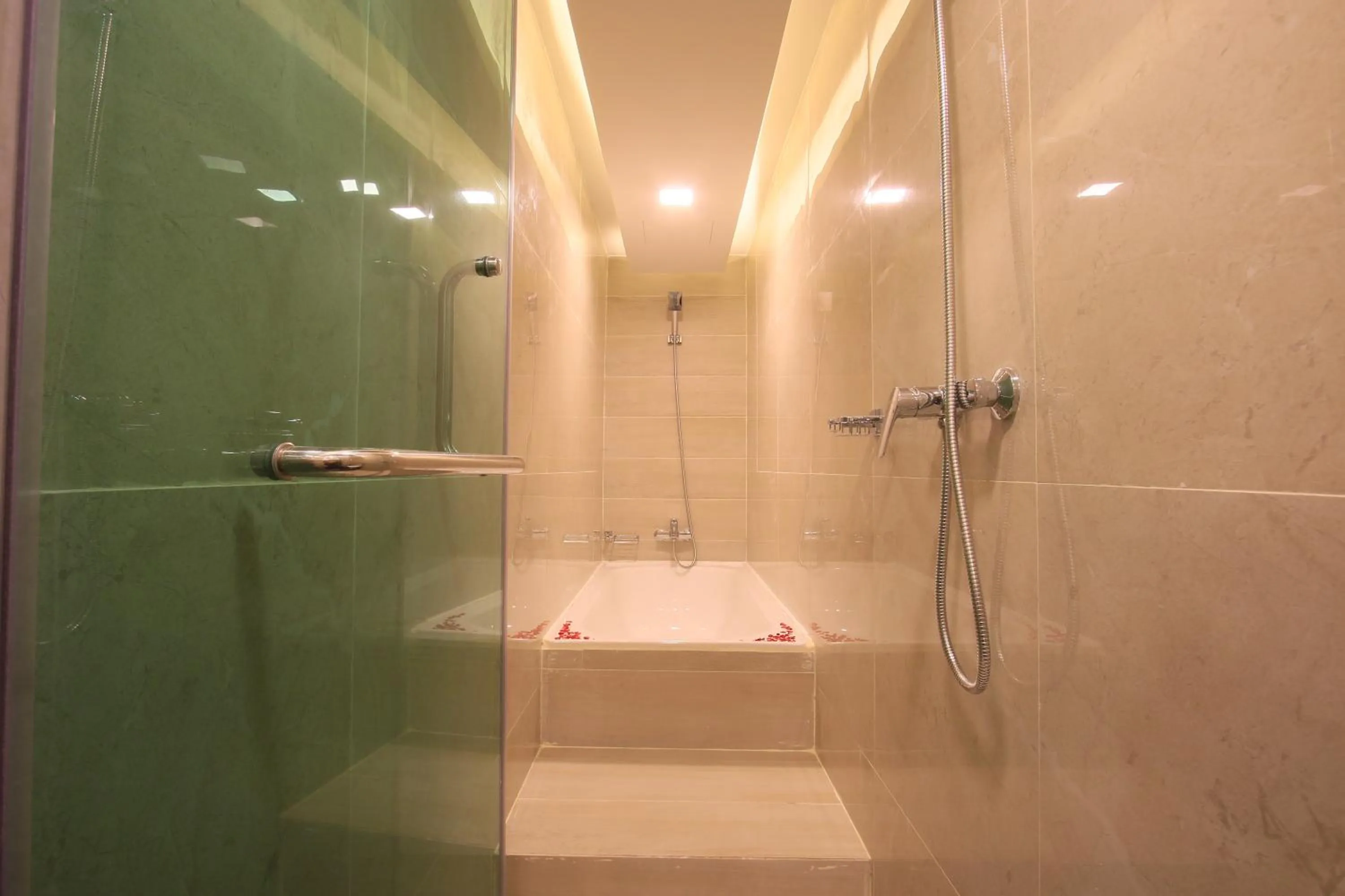 Shower in Pratunam Atrium Hotel