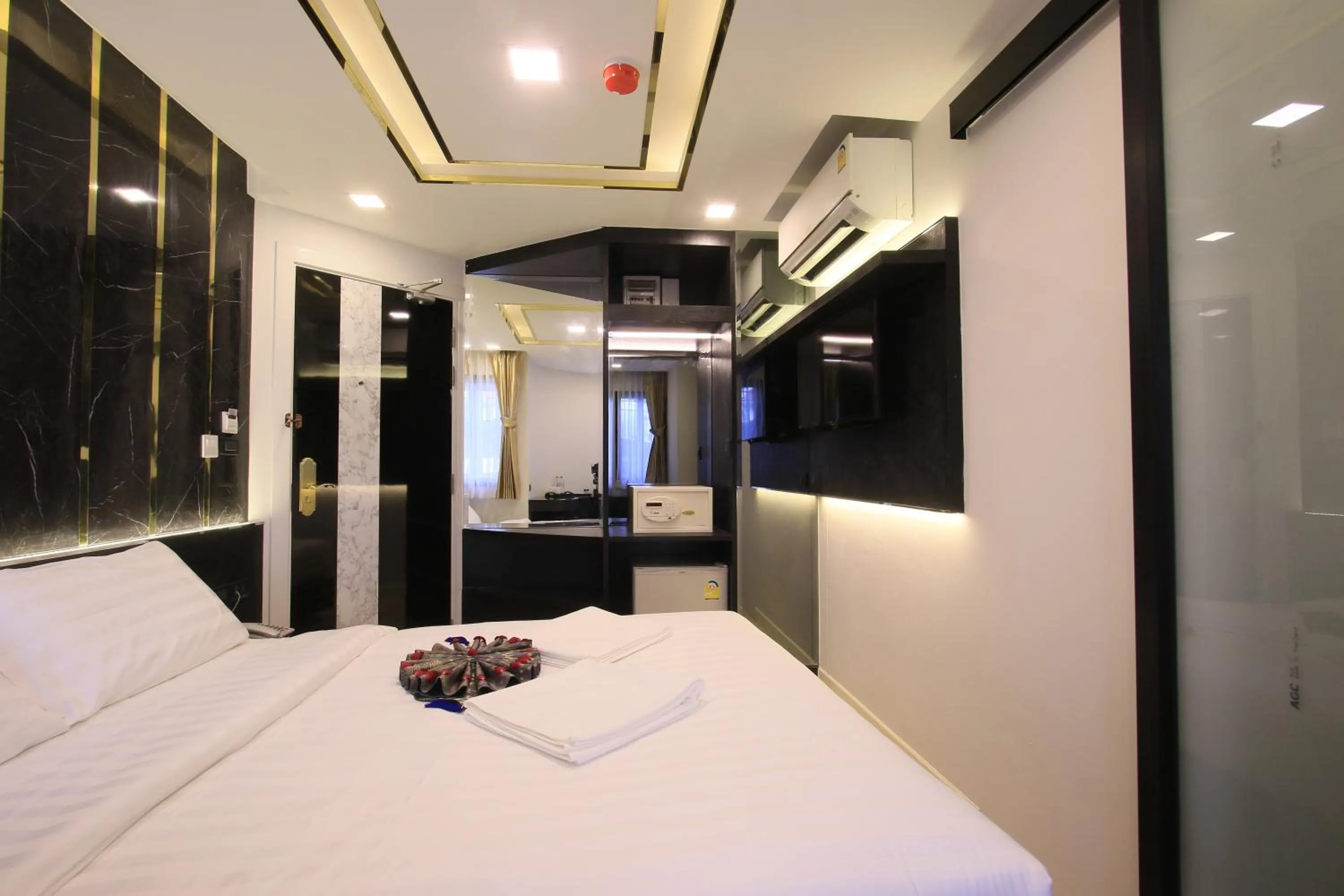 Bed in Pratunam Atrium Hotel