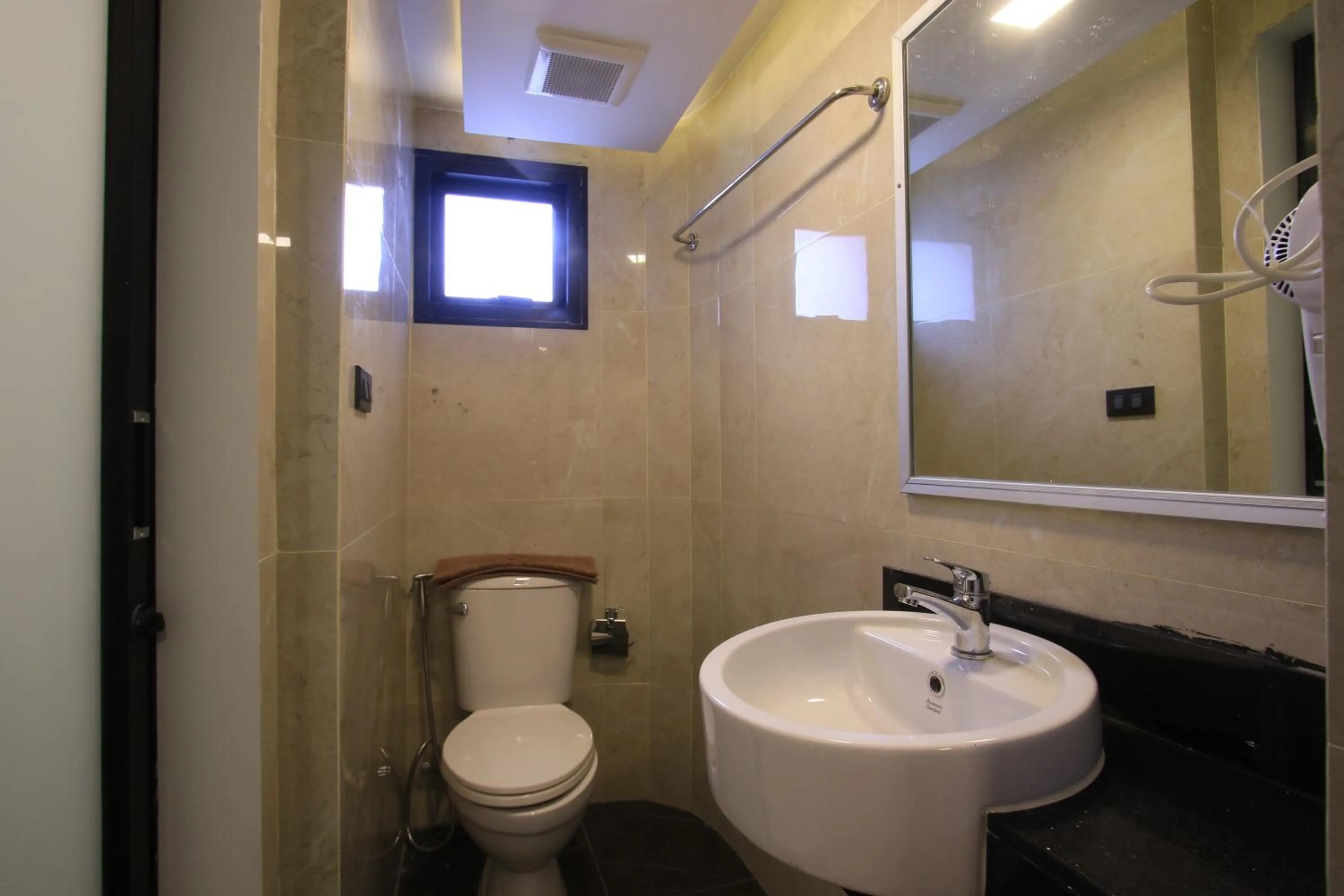 Pratunam Atrium Hotel