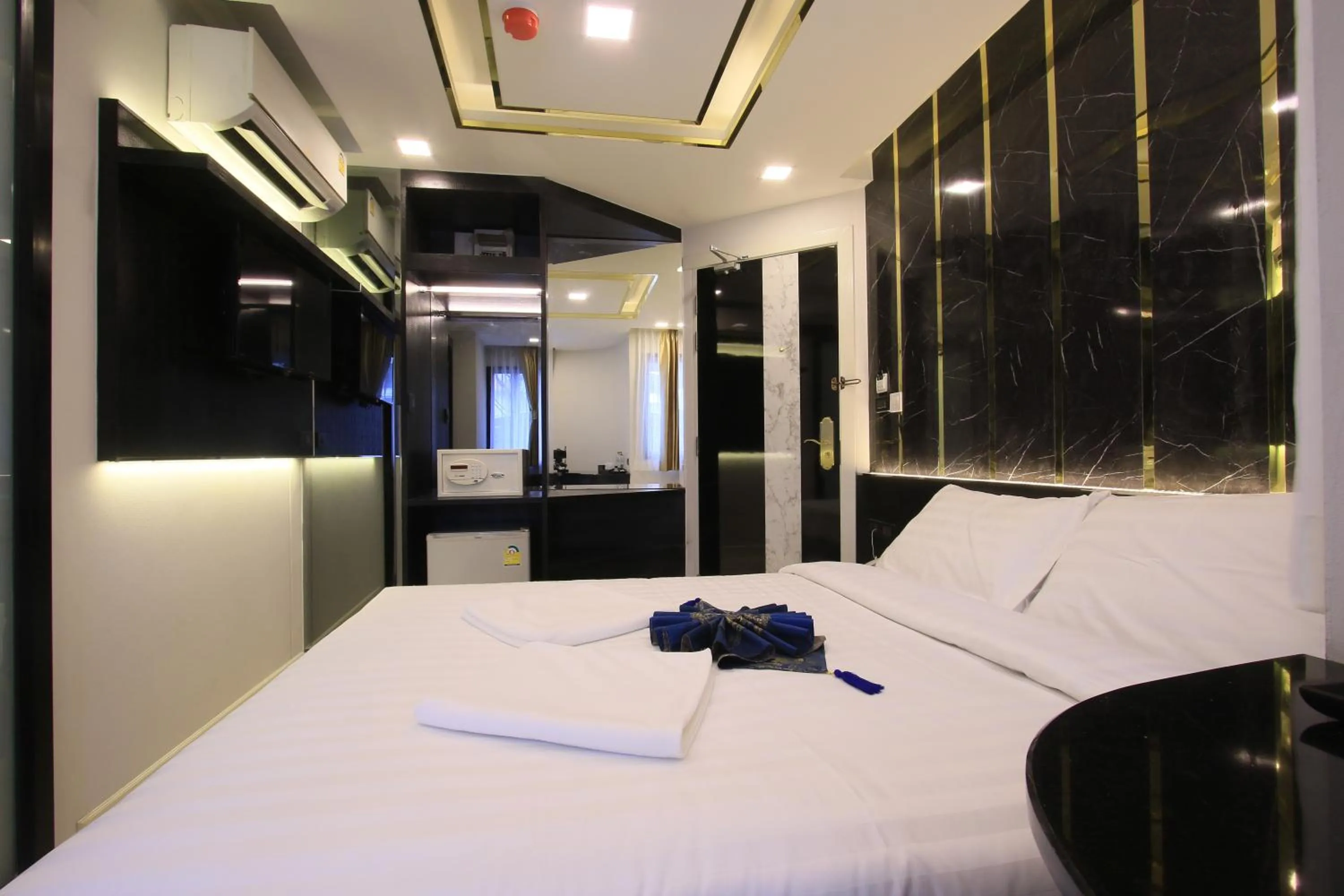 Bed in Pratunam Atrium Hotel