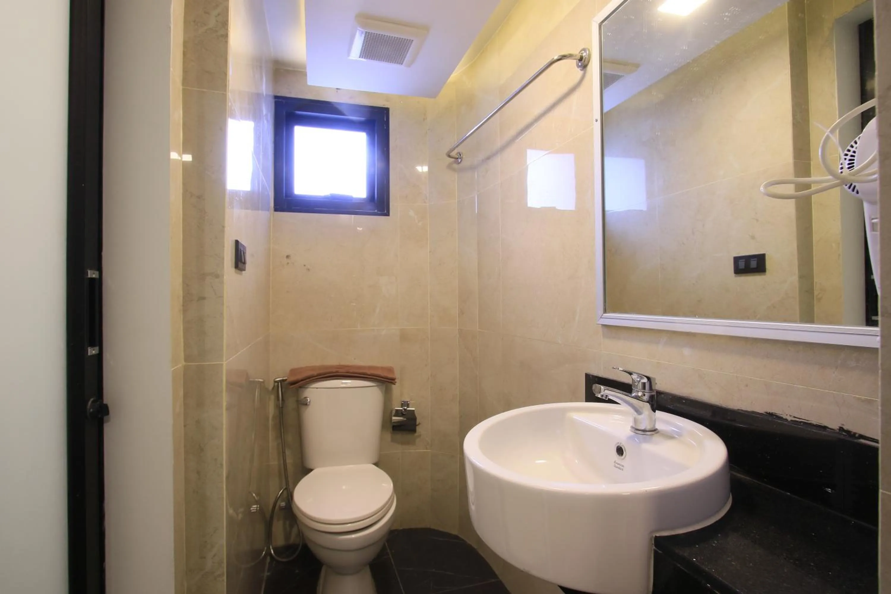 Bathroom in Pratunam Atrium Hotel