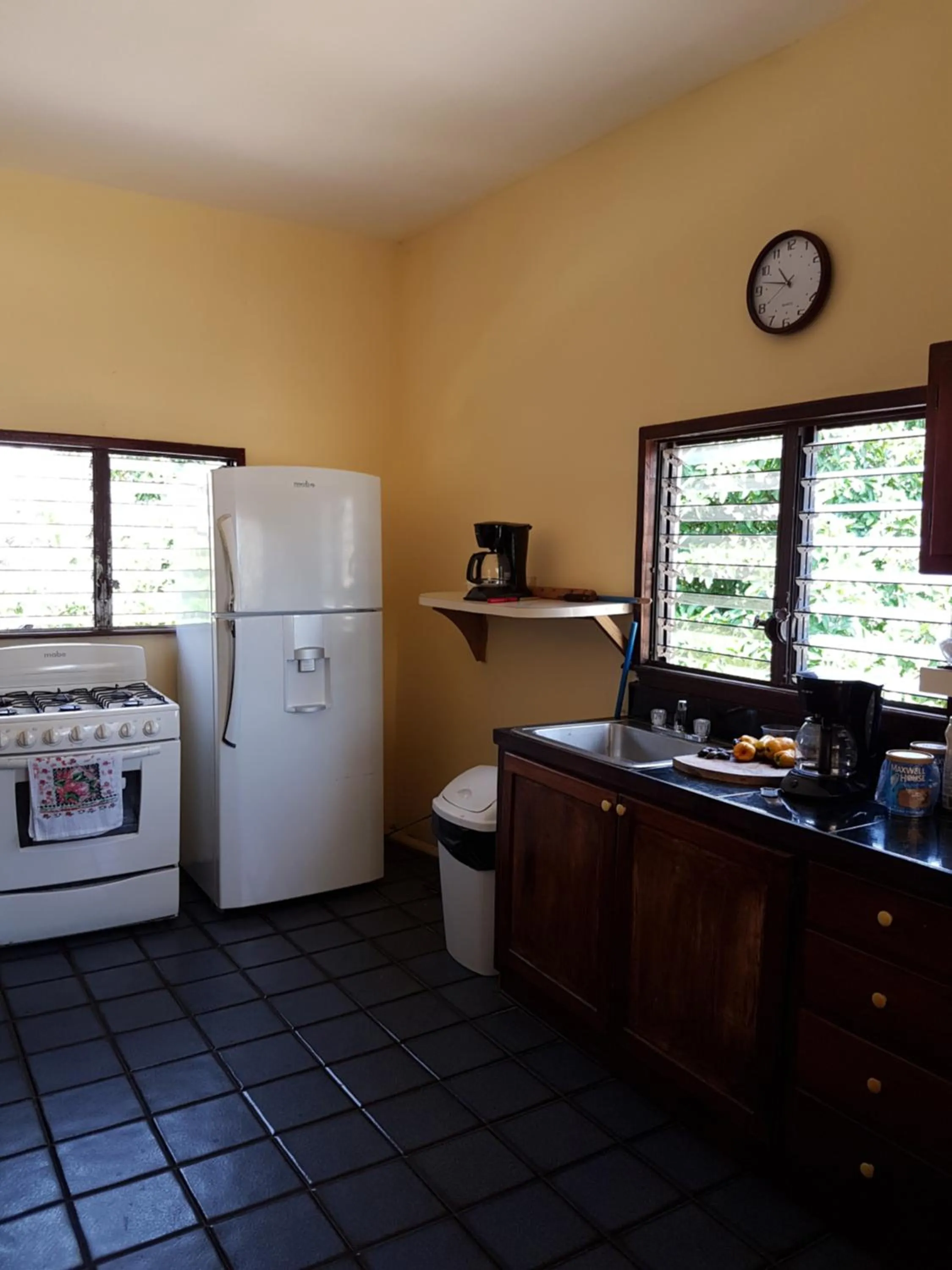 Communal kitchen in Serenade Hotel