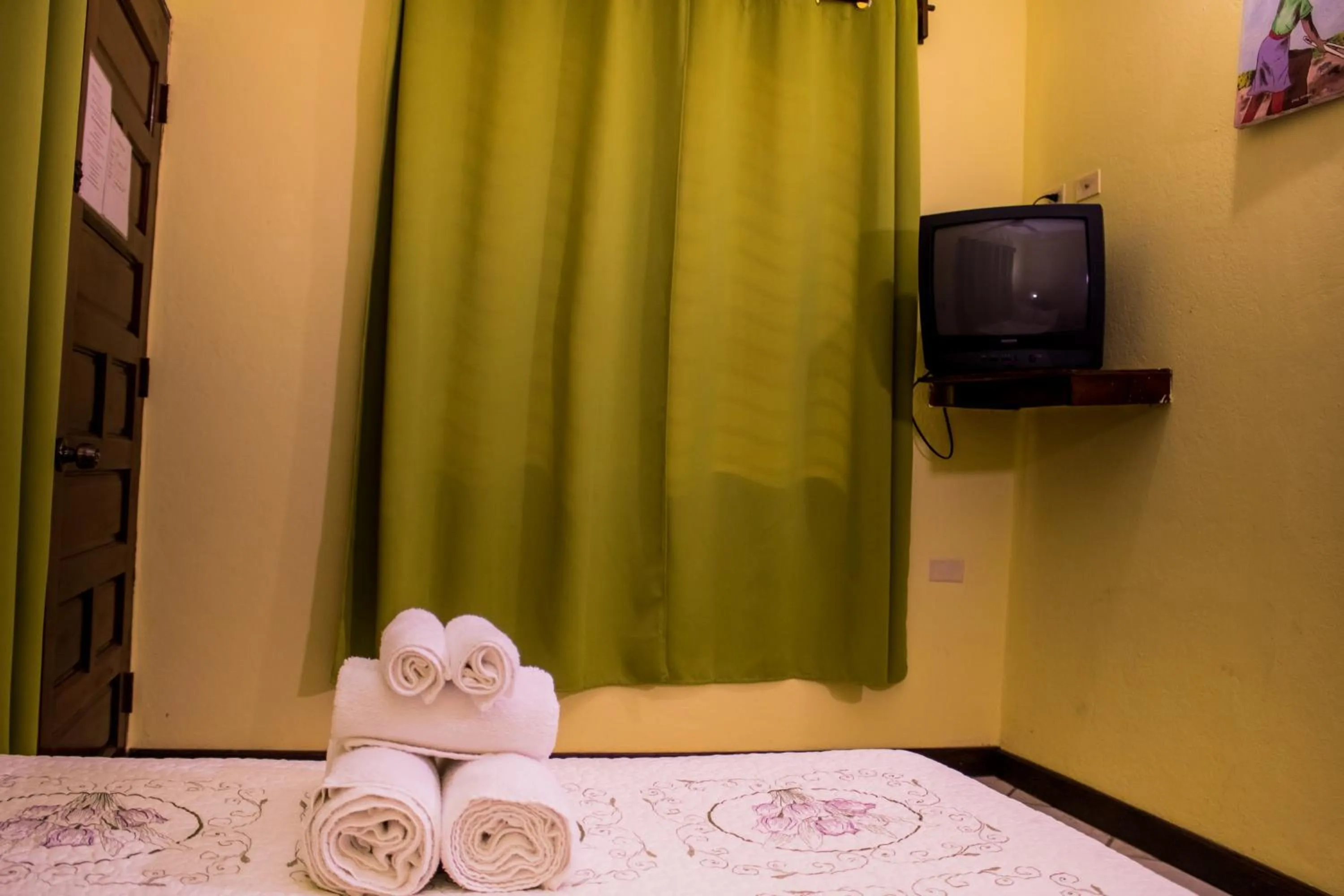 Bedroom, Bed in Serenade Hotel