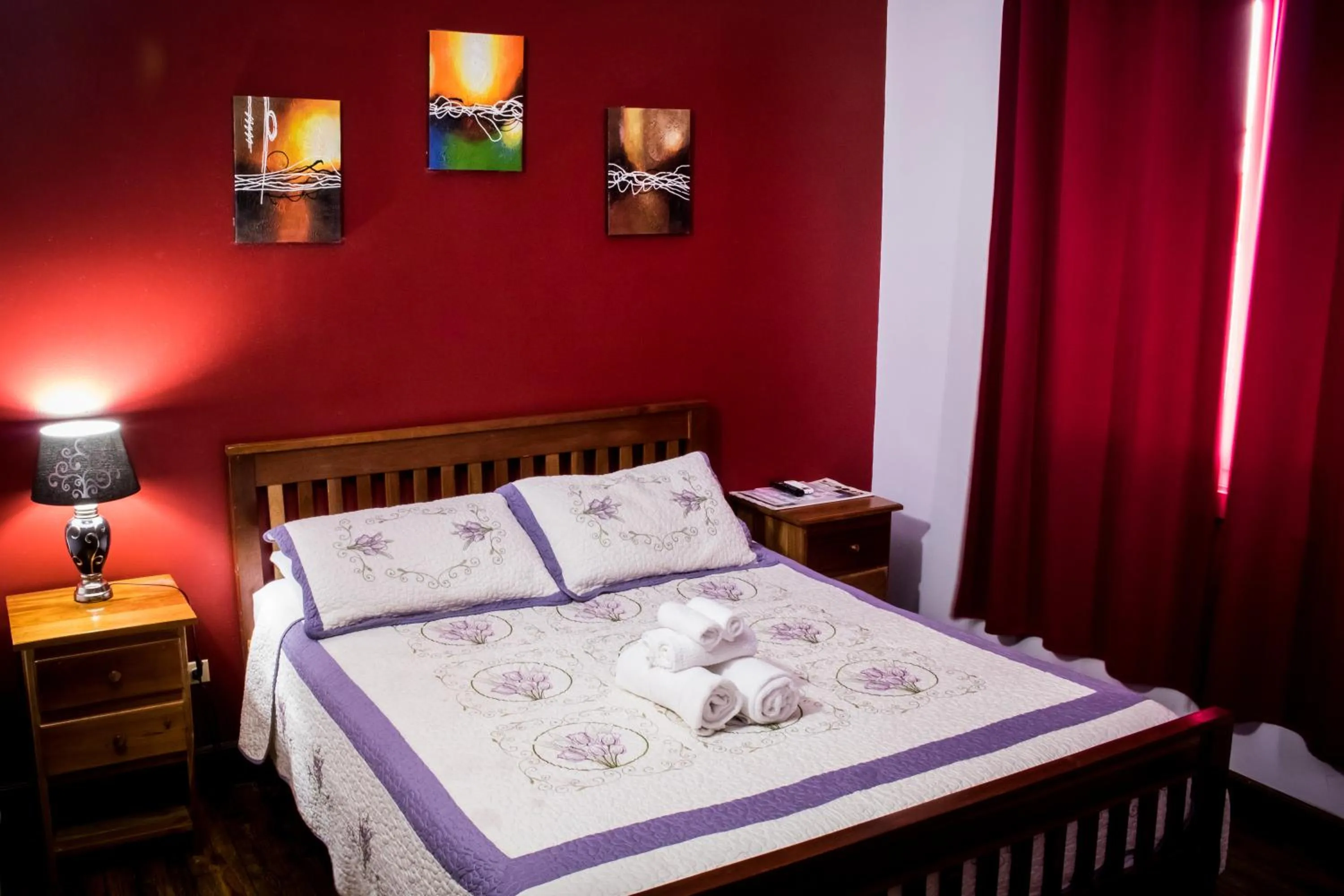 Bedroom, Bed in Serenade Hotel