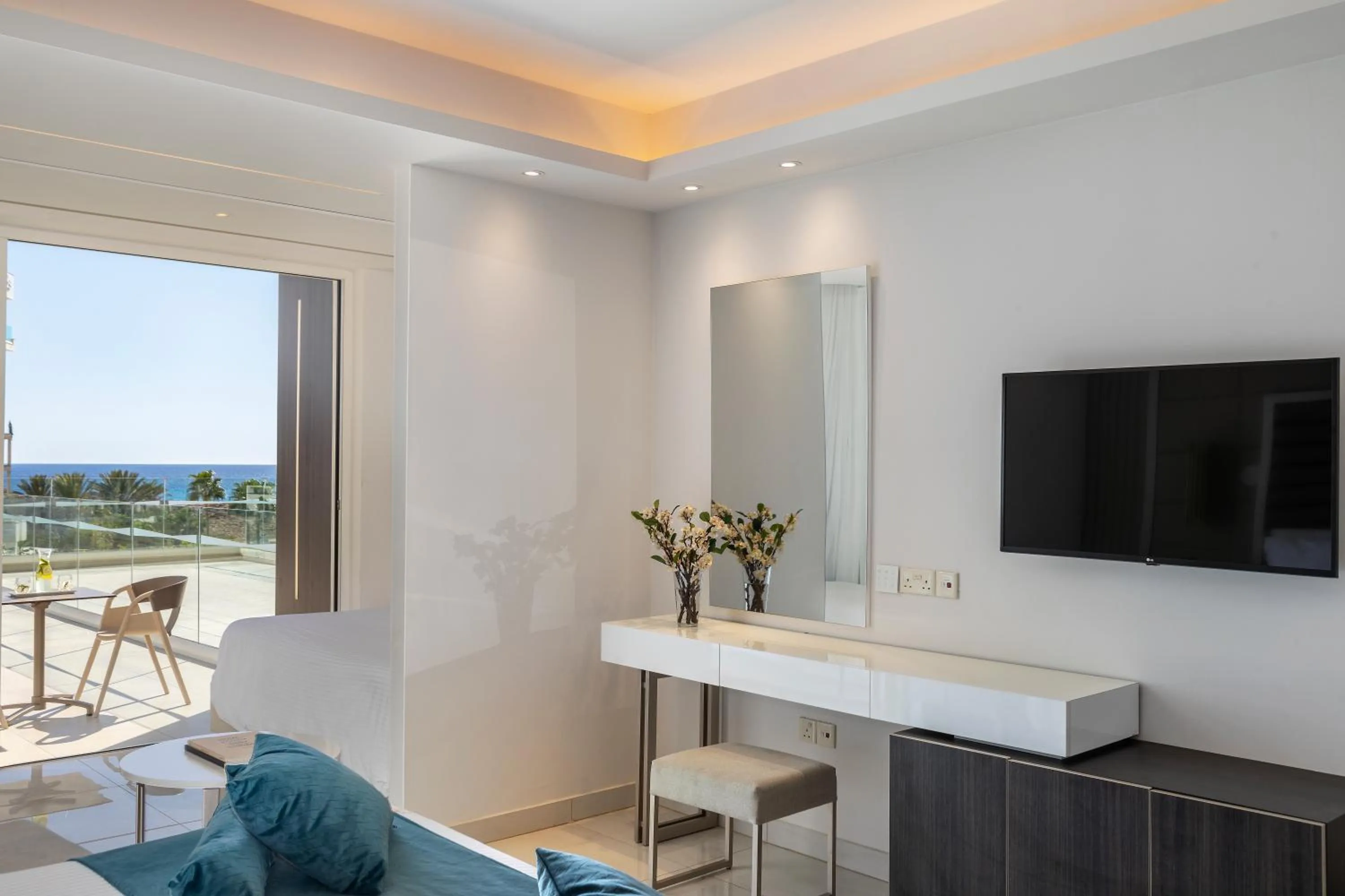 TV and multimedia in Chrysomare Beach Hotel & Resort