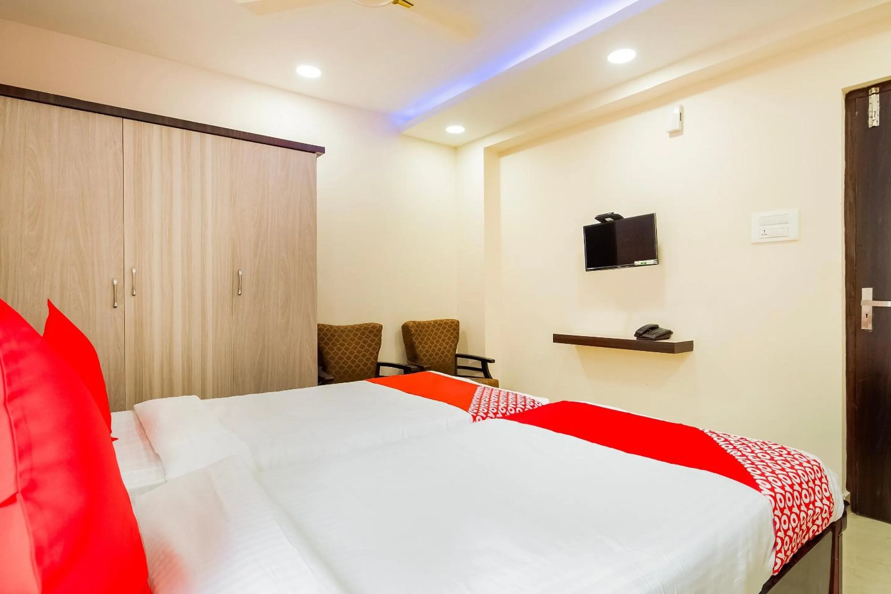 Bedroom, Bed in Super Capital O RR Towers by CJ