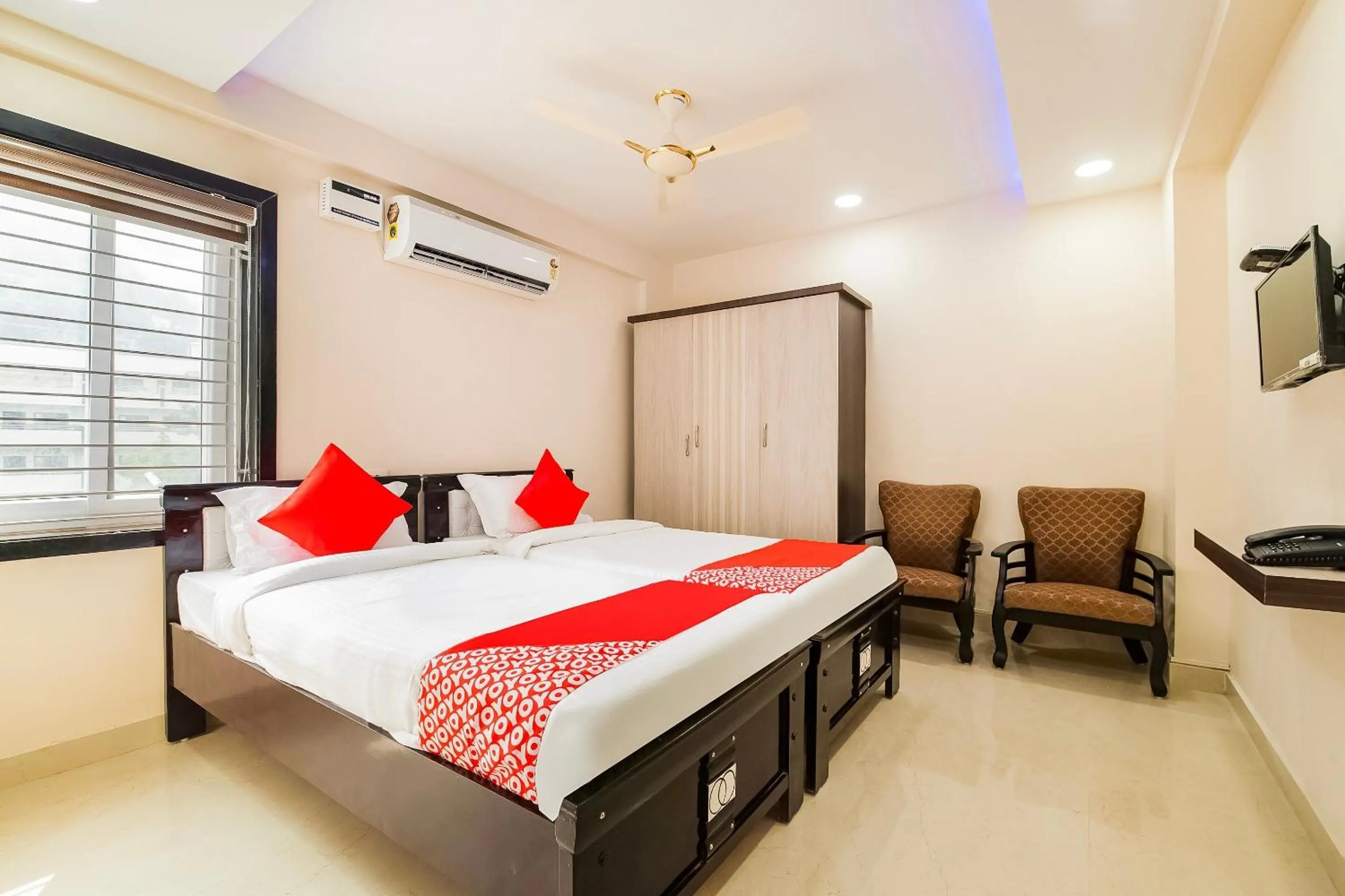 Bedroom, Bed in Super Capital O RR Towers by CJ