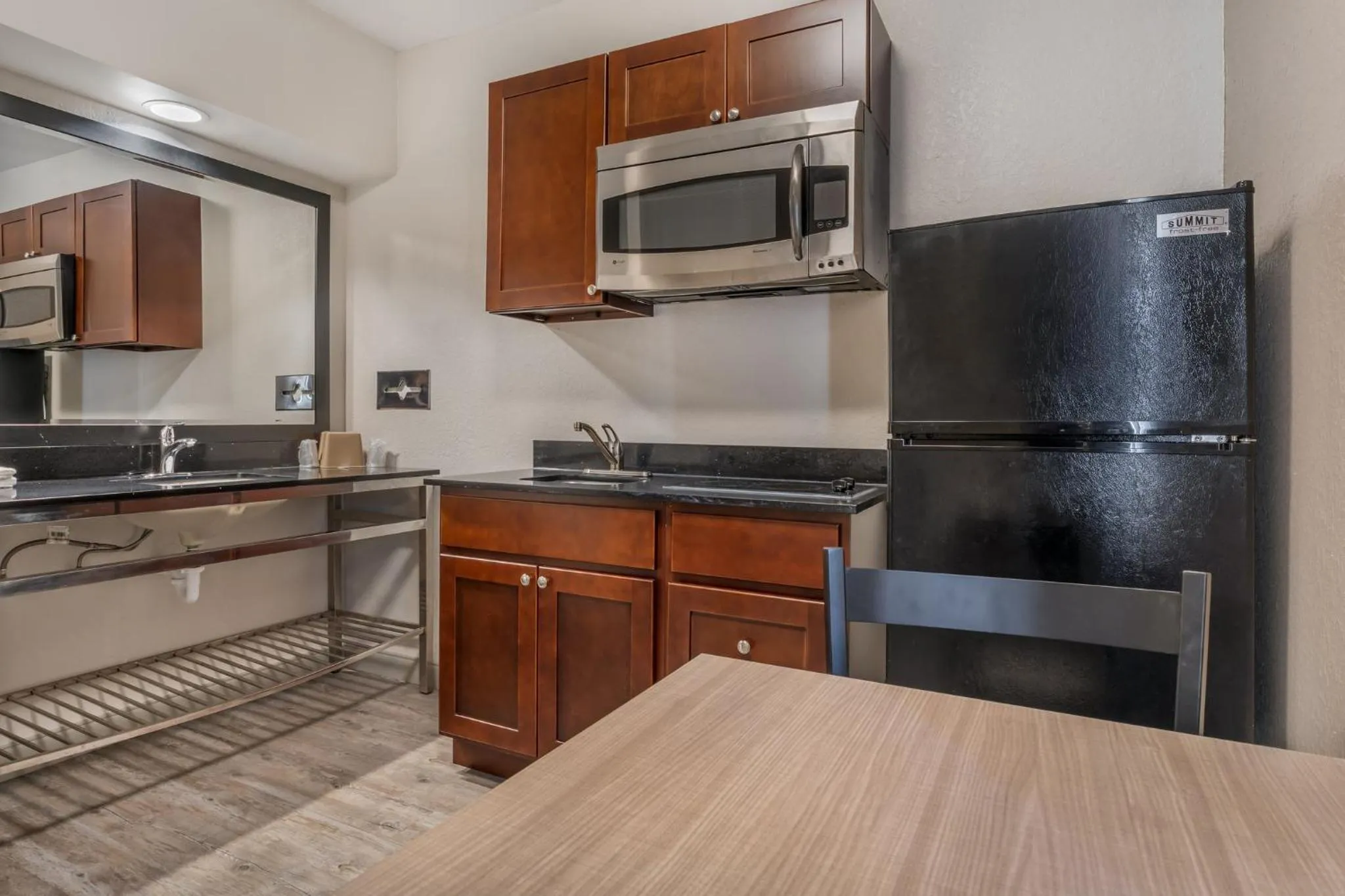 Photo of the whole room in Red Roof Inn Houston Brookhollow