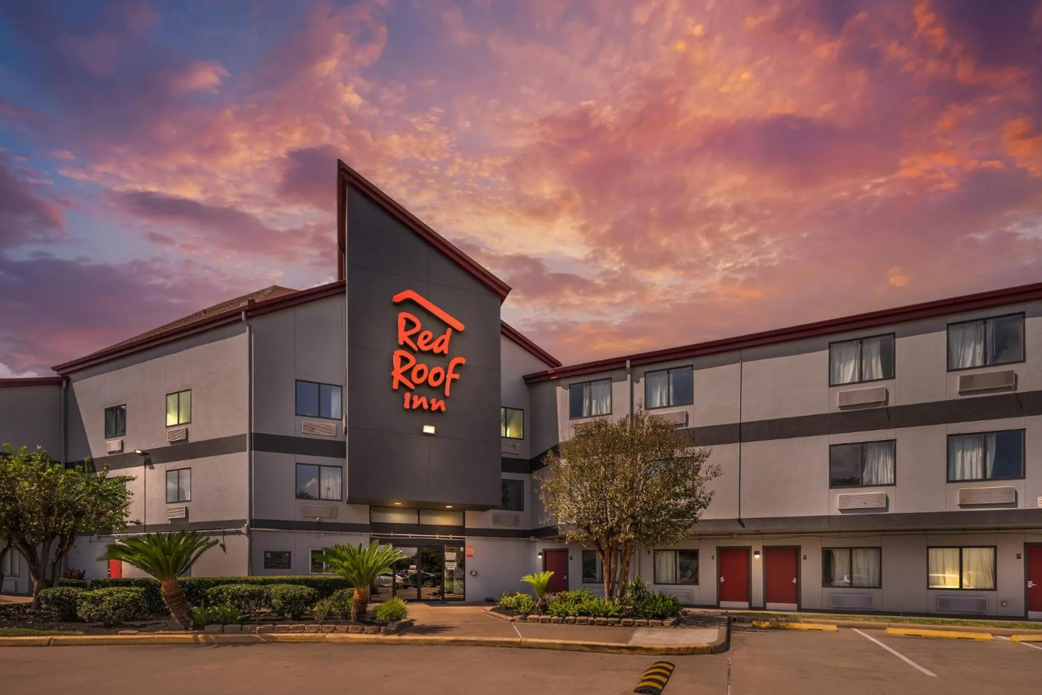 Facade/entrance in Red Roof Inn Houston Brookhollow