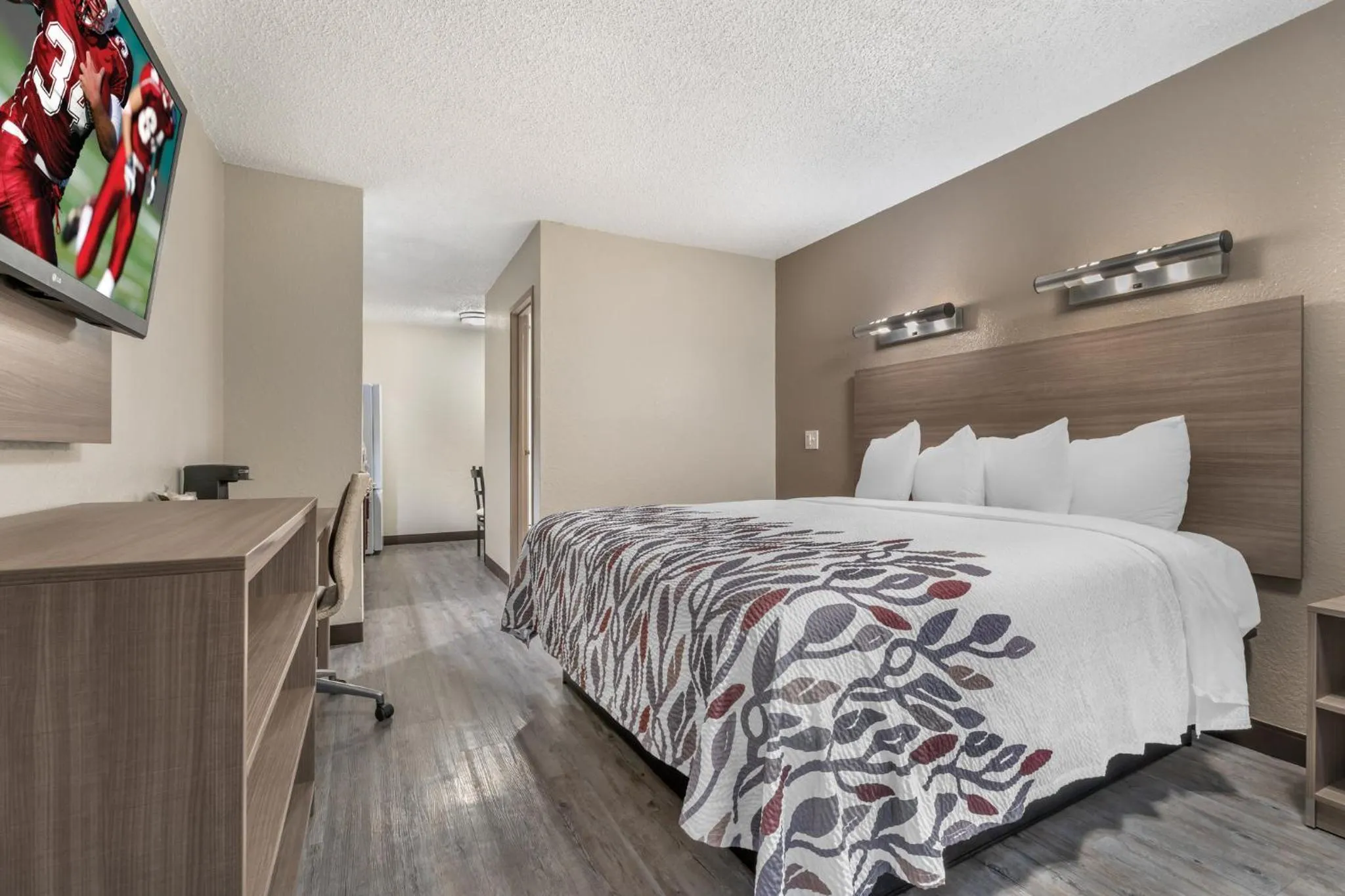 Photo of the whole room, Bed in Red Roof Inn Houston Brookhollow