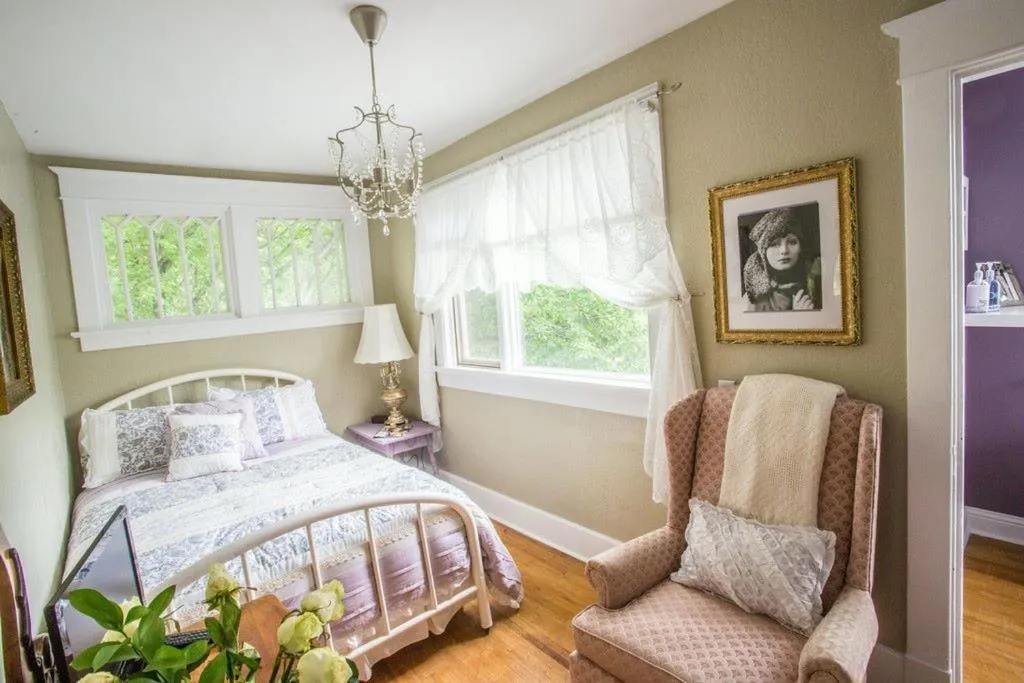 Bed in Charles Street Vacation Home