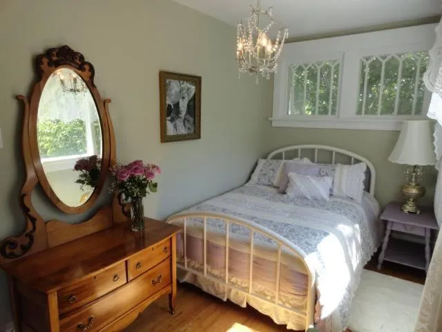 Bed in Charles Street Vacation Home