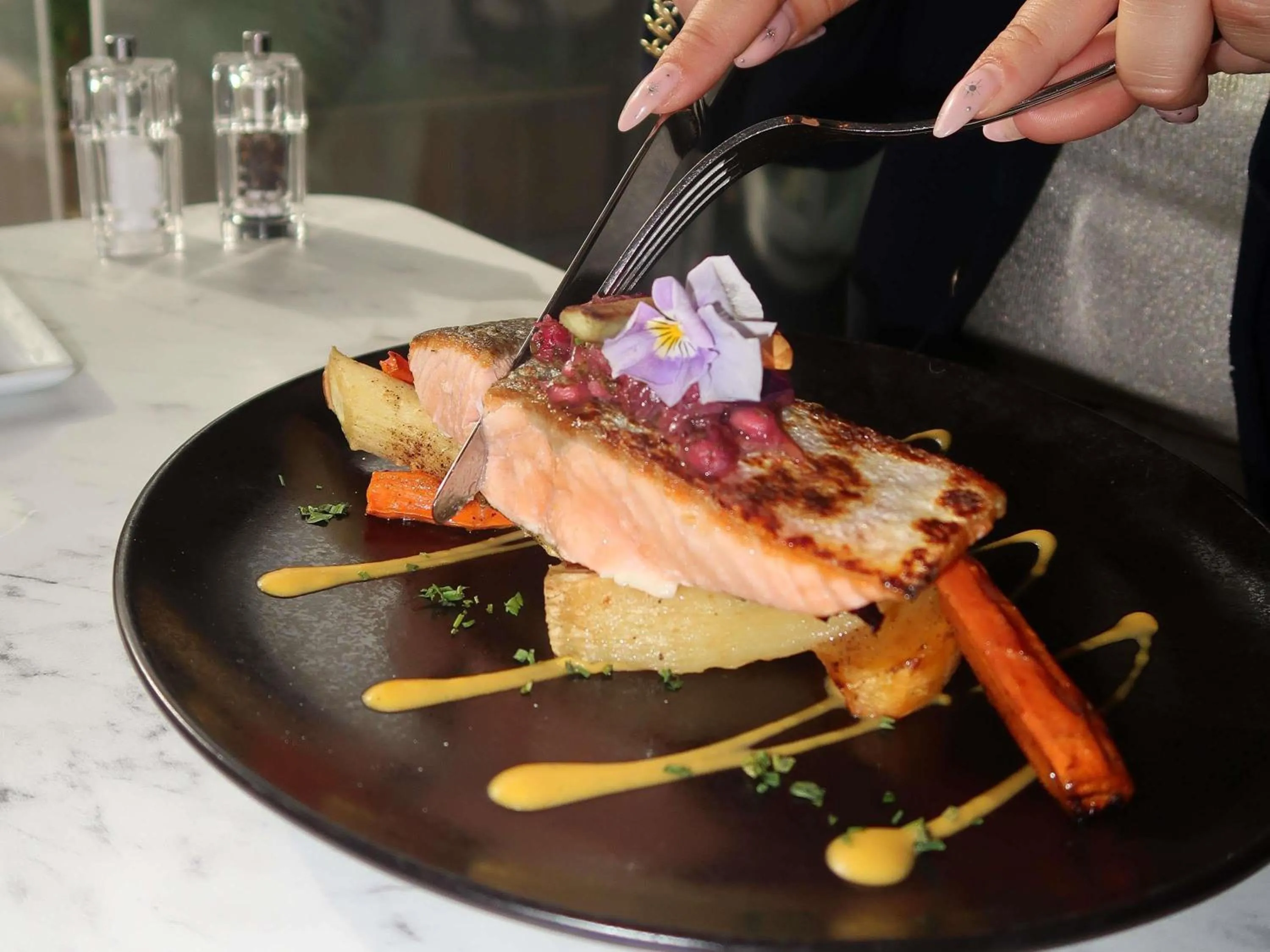 Restaurant/places to eat in Mercure Bordeaux Aéroport