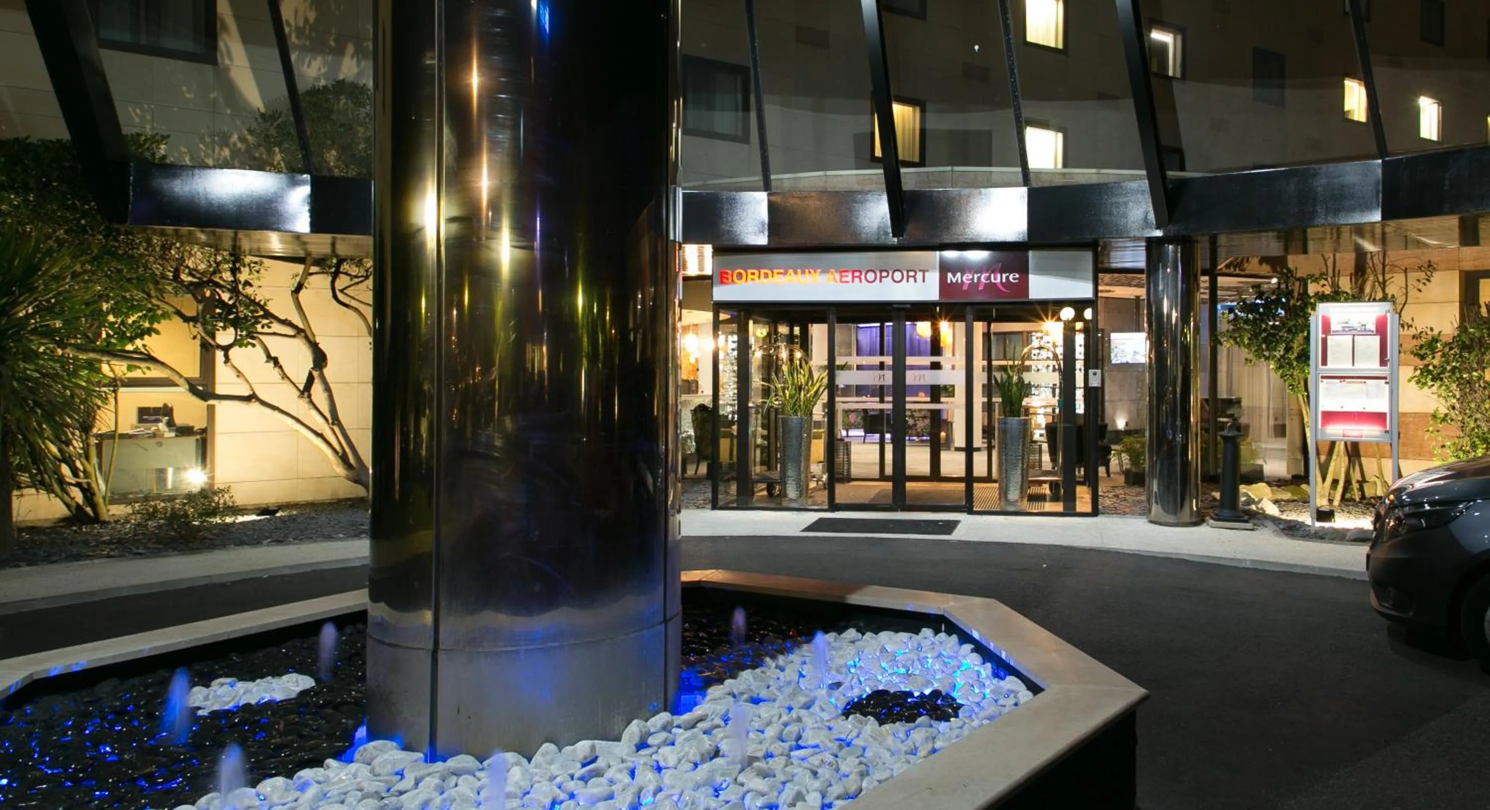 Facade/entrance in Mercure Bordeaux Aéroport