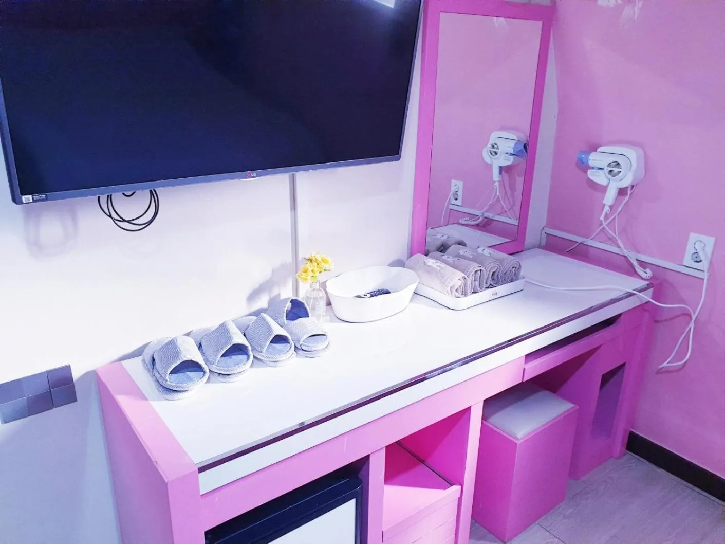 TV/Entertainment Center in OPPA Hostel Sinchon-Hongdae