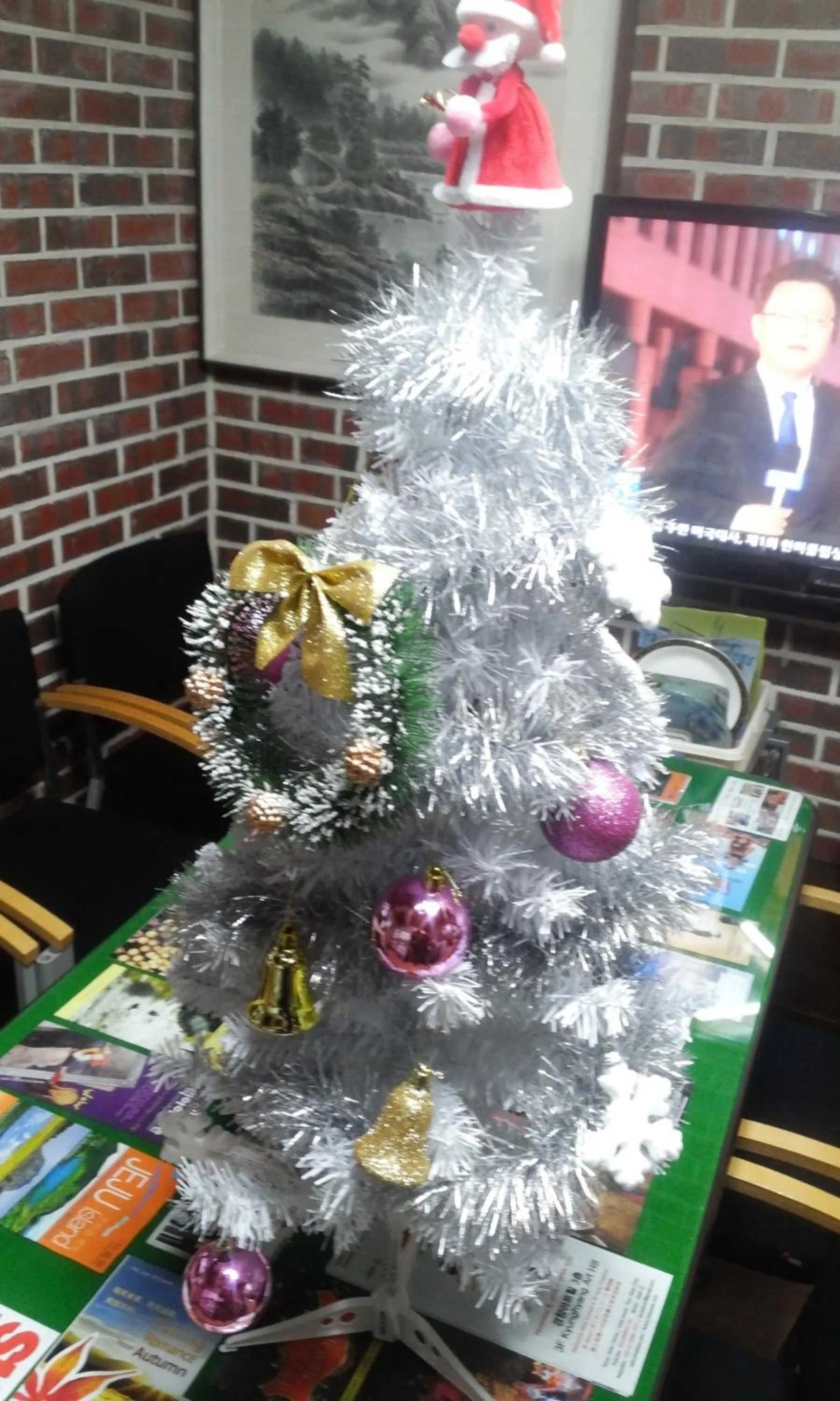 Decorative detail in OPPA Hostel Sinchon-Hongdae