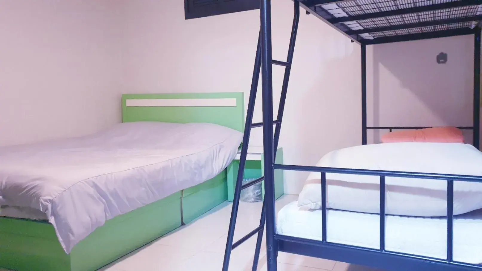 Triple Room in OPPA Hostel Sinchon-Hongdae Triple Room in OPPA Hostel Sinchon-Hongdae