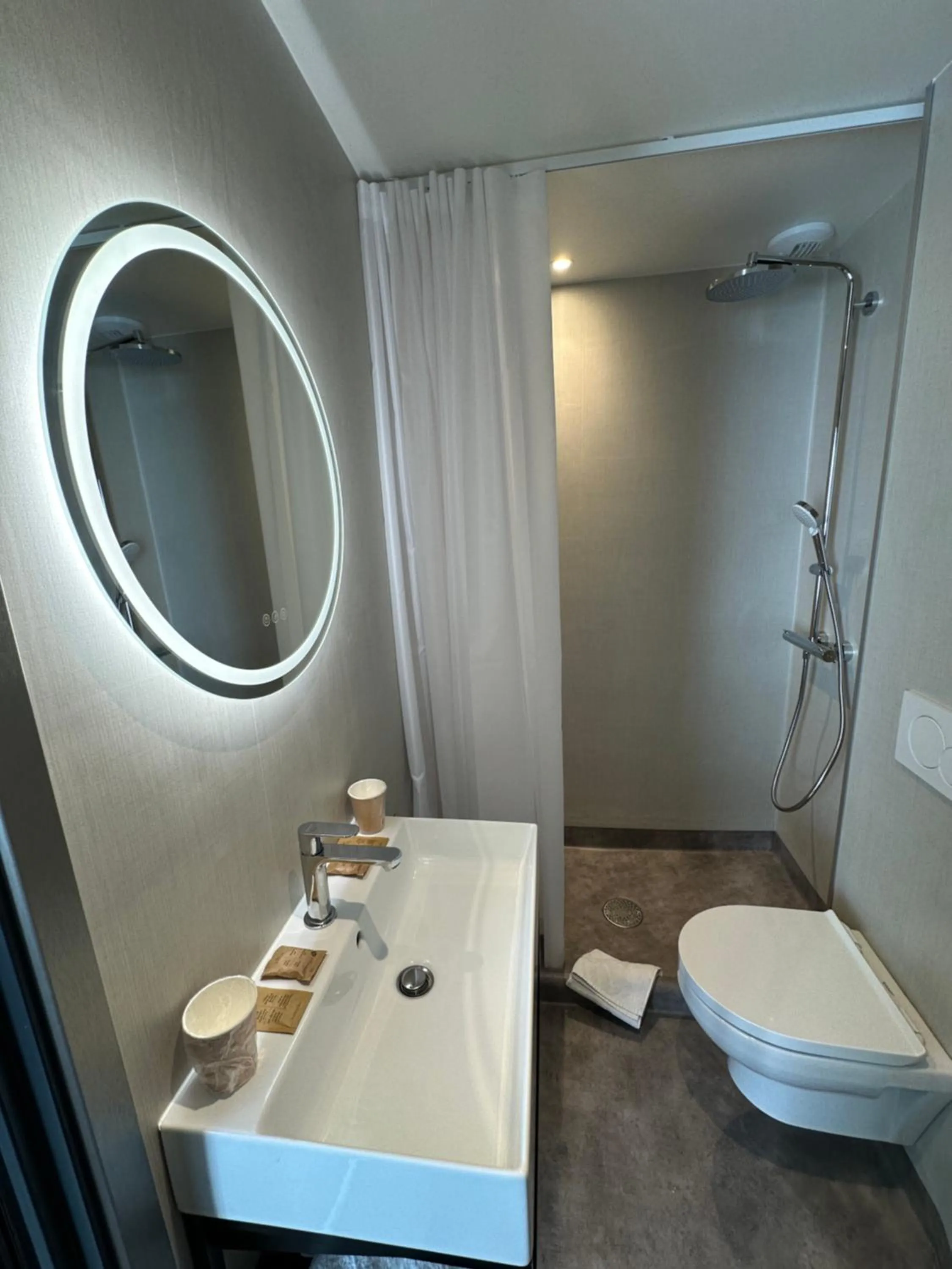 Shower in Dyke Hotel