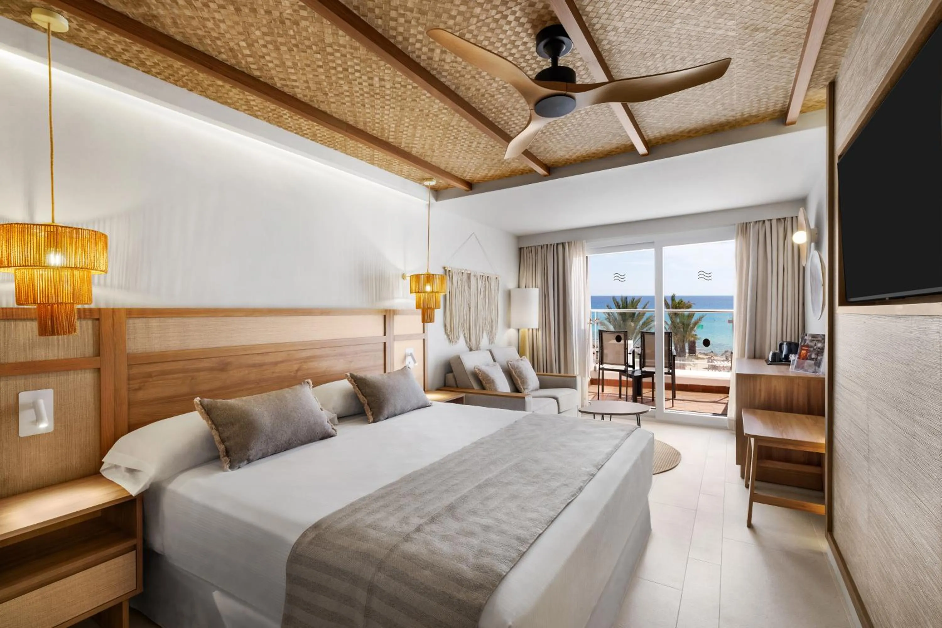 Bed in Hotel Riu Palace La Mola