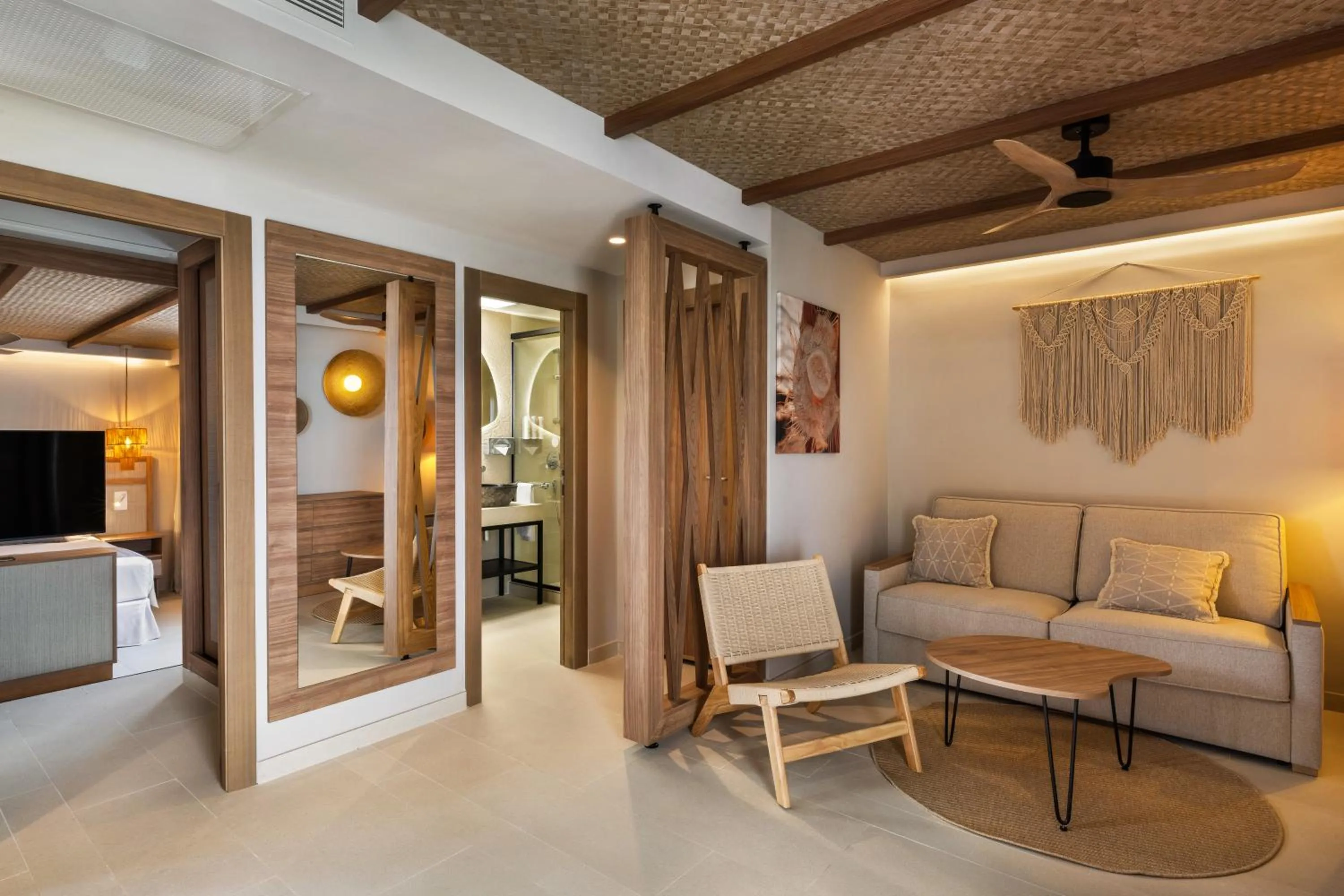 Photo of the whole room in Hotel Riu Palace La Mola