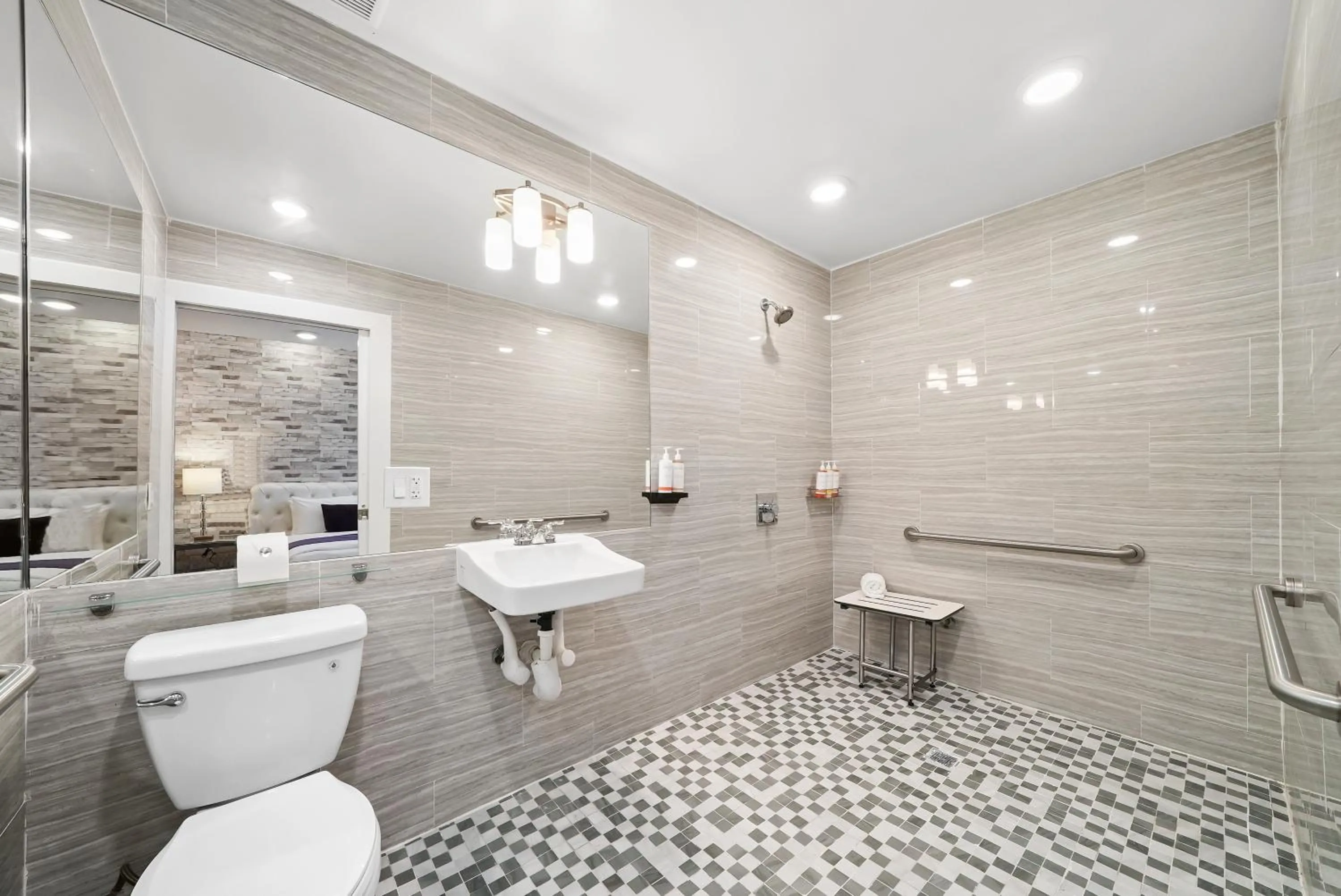 Bathroom in Shelley Hotel