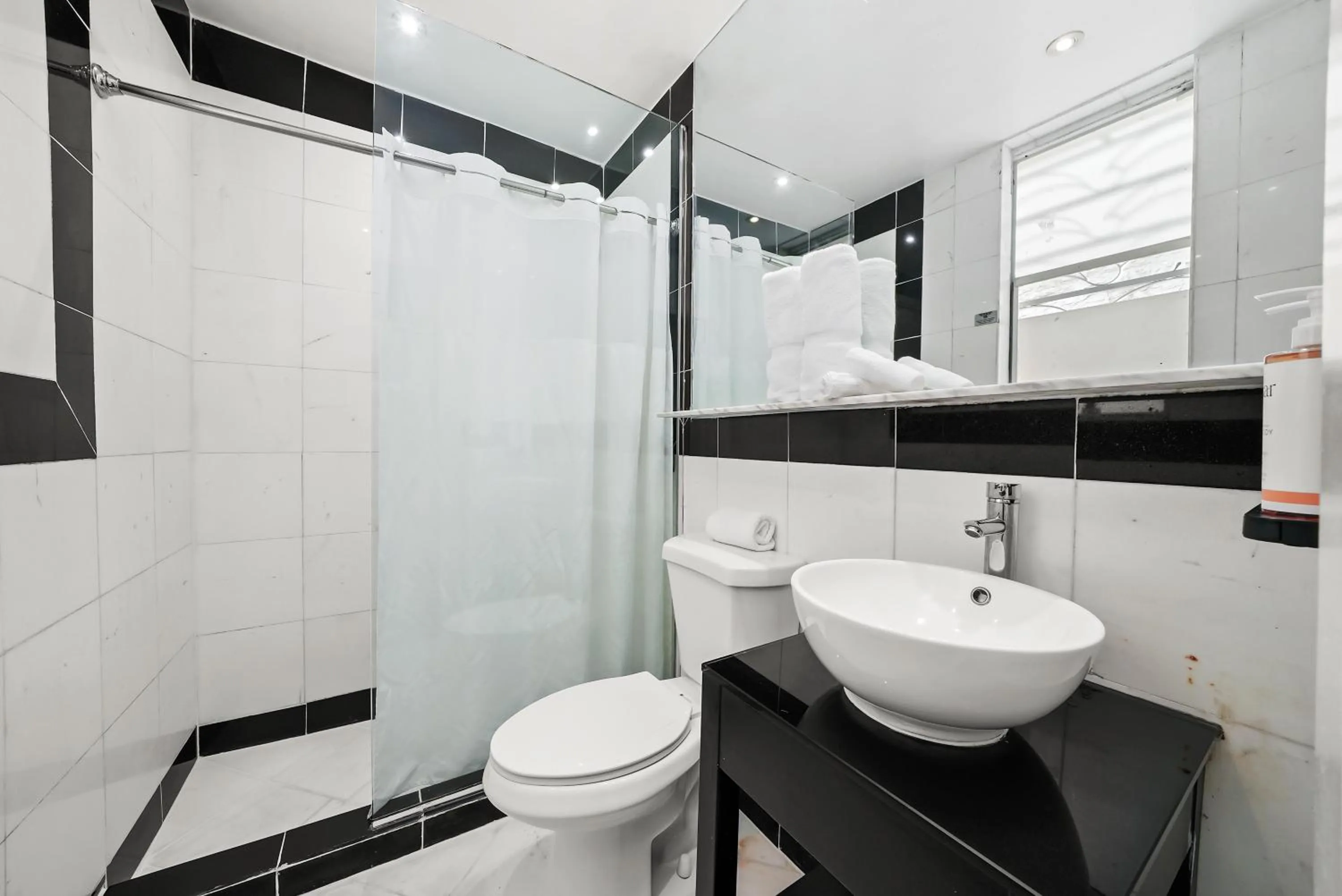 Bathroom in Shelley Hotel