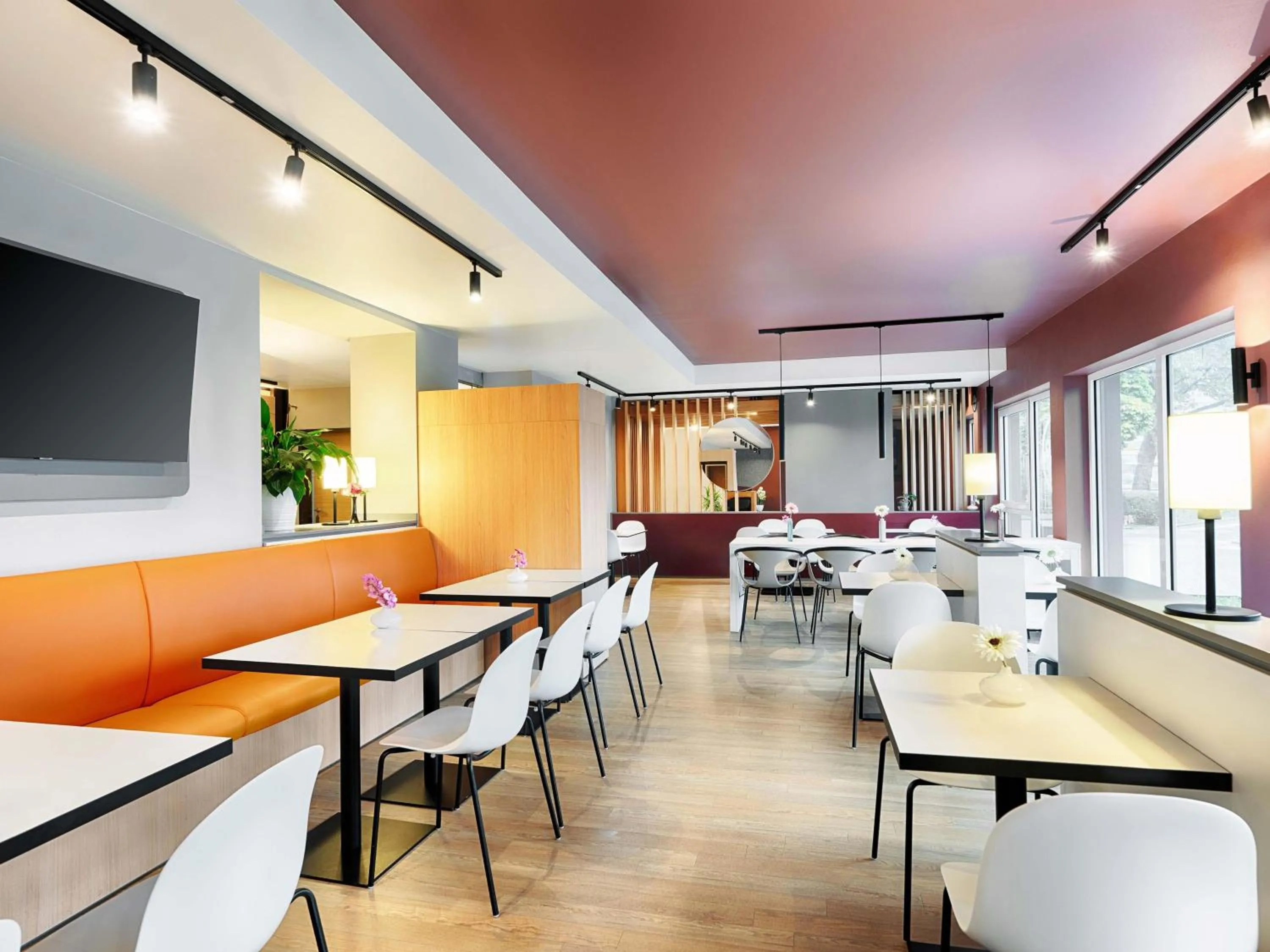 Restaurant/places to eat in B&B HOTEL Wiesbaden-Hbf