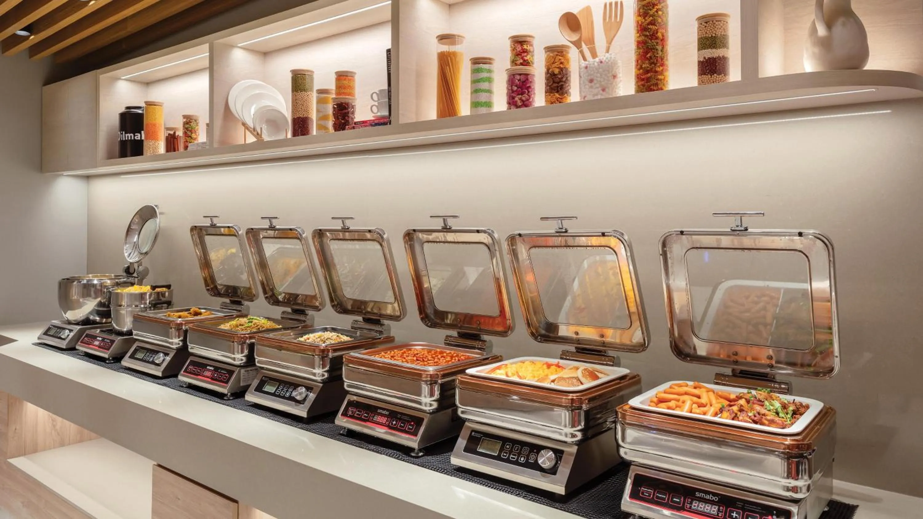 Restaurant/places to eat in Holiday Inn Express Singapore Orchard Road by IHG