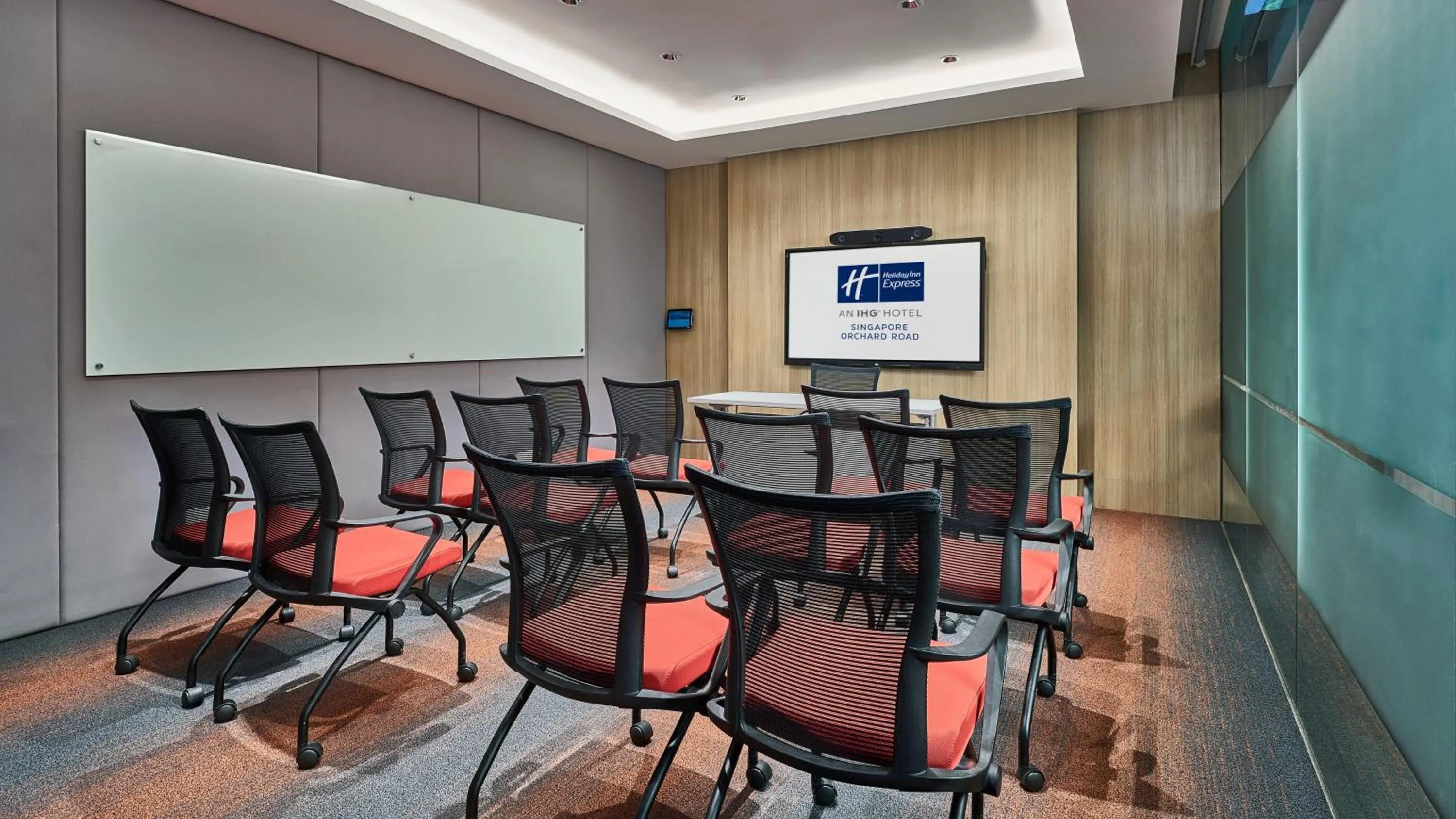 Meeting/conference room in Holiday Inn Express Singapore Orchard Road by IHG