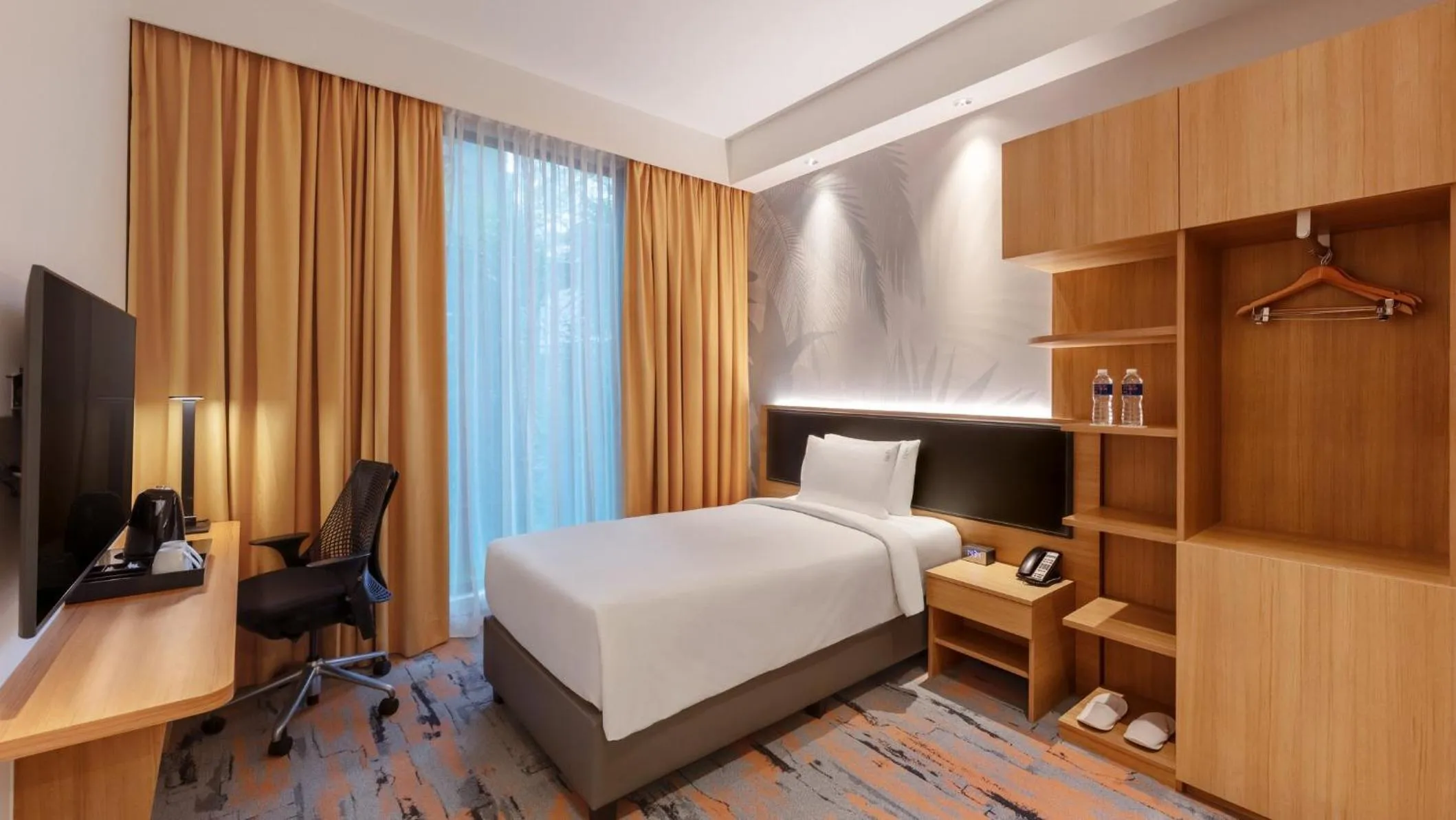 Photo of the whole room, Bed in Holiday Inn Express Singapore Orchard Road by IHG