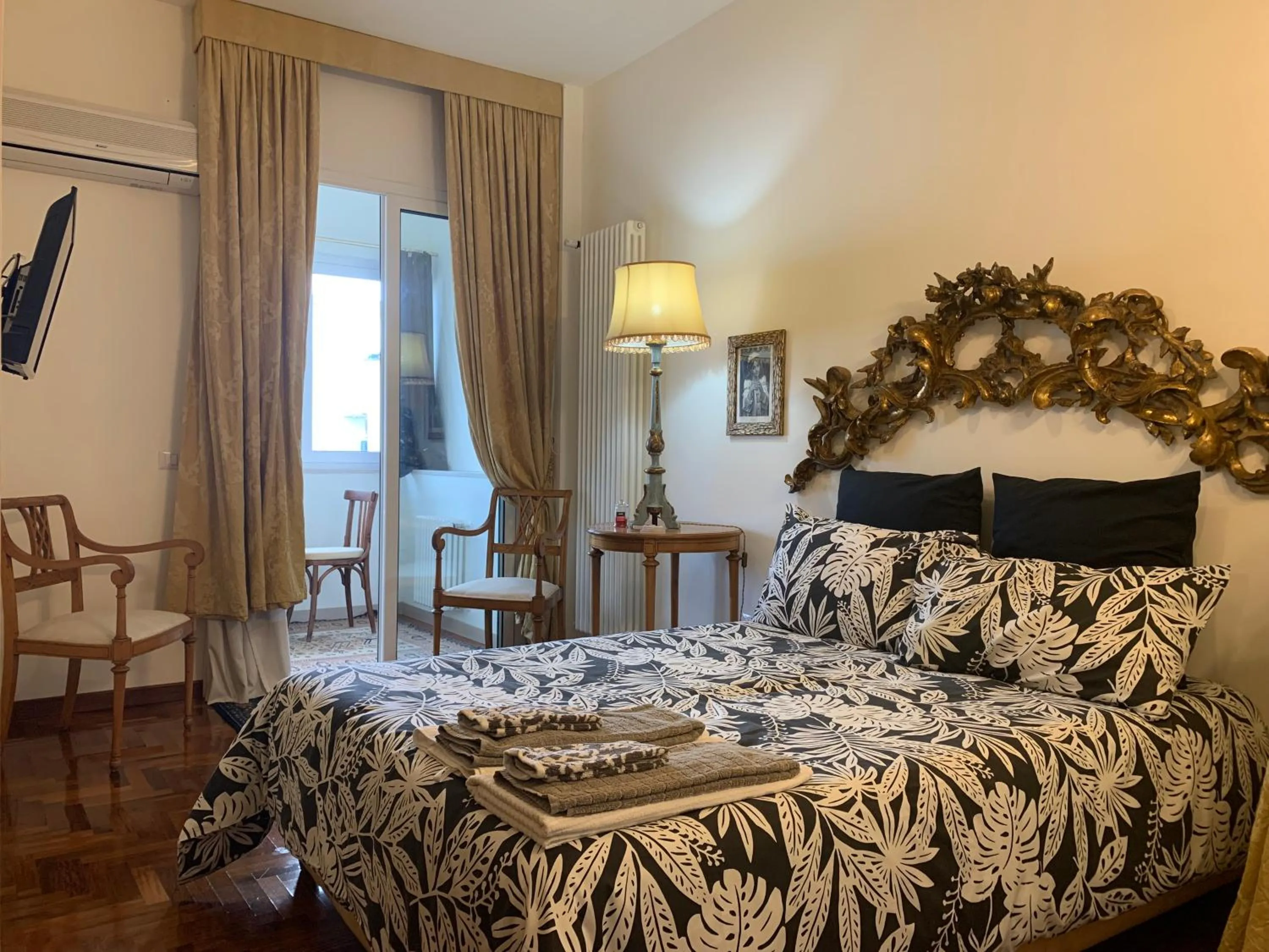 Bed in La Casa di Emanuella - Rooms & International Suites