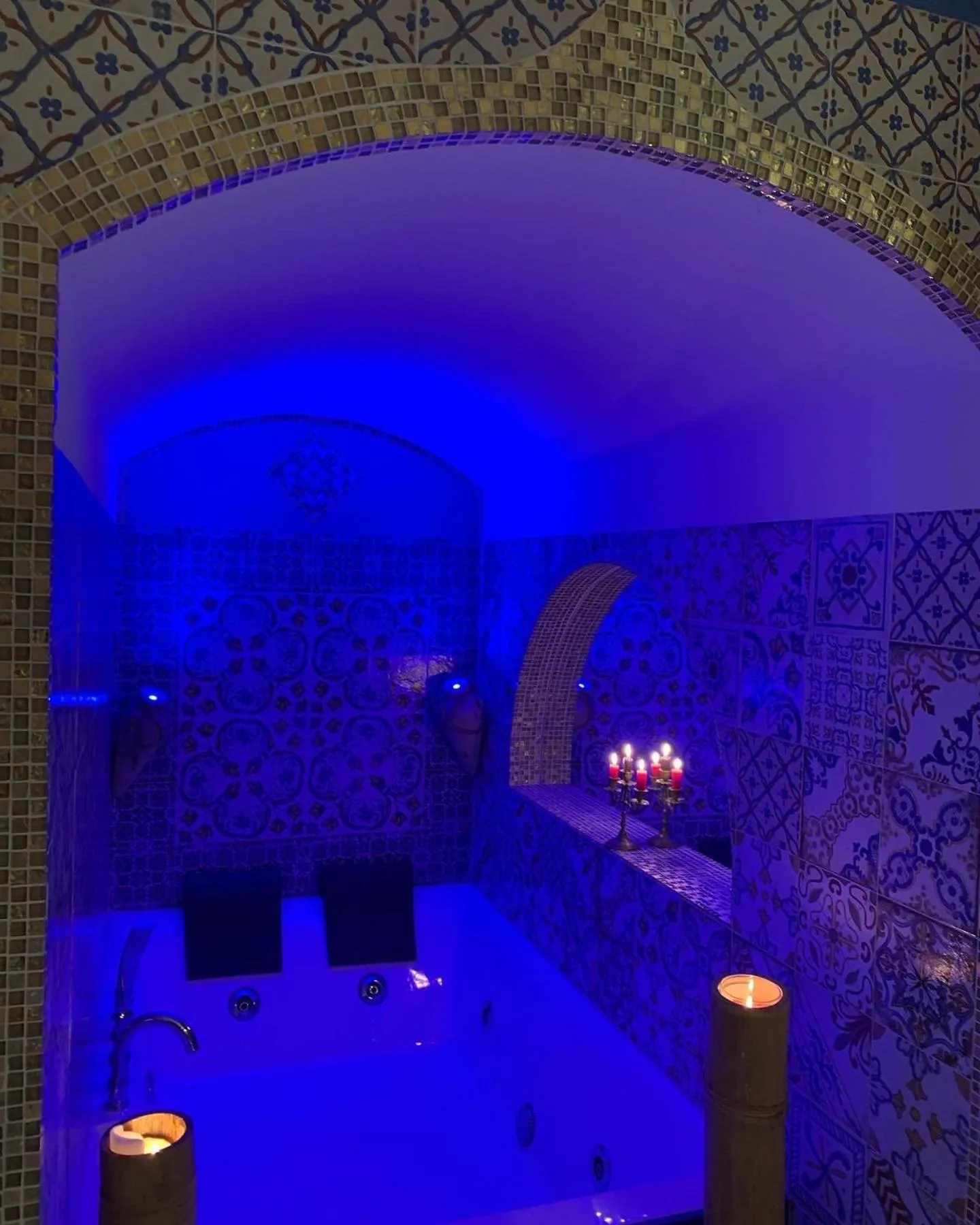 Hot Tub in La Casa di Emanuella - Rooms & International Suites