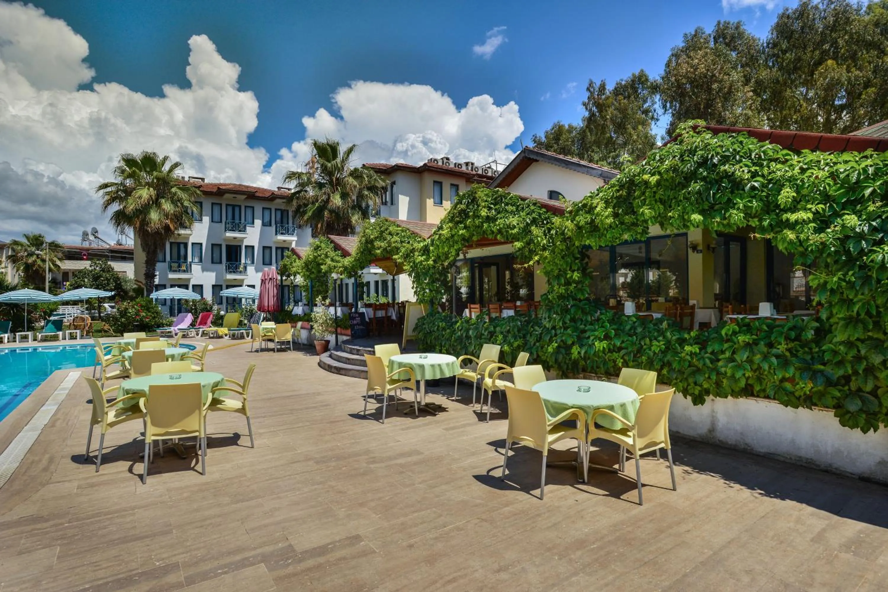 Restaurant/places to eat in Bezay Hotel